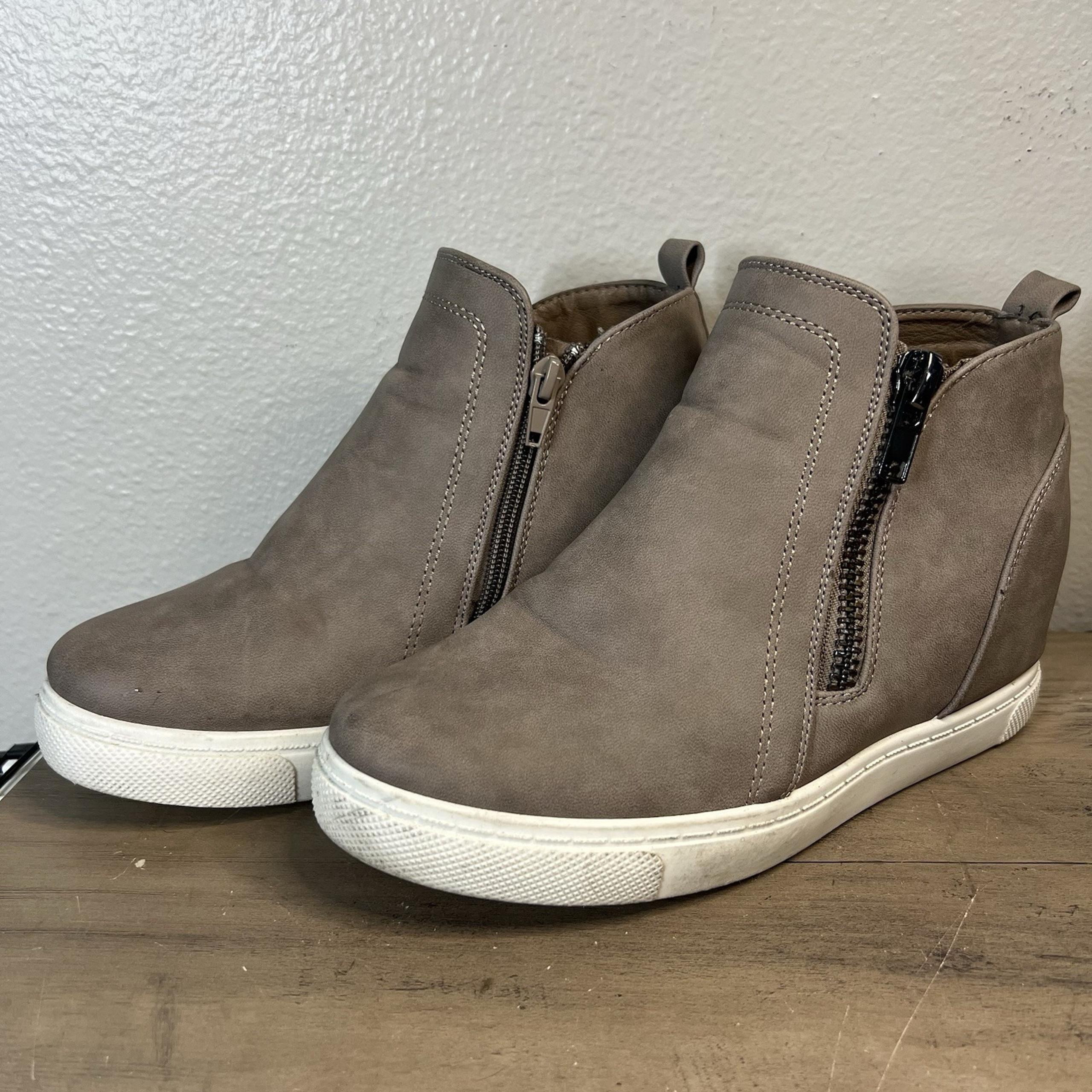 Natural Reflections Taupe Wedge Sneaker Booties Zip Side Women's Size 7 GUC