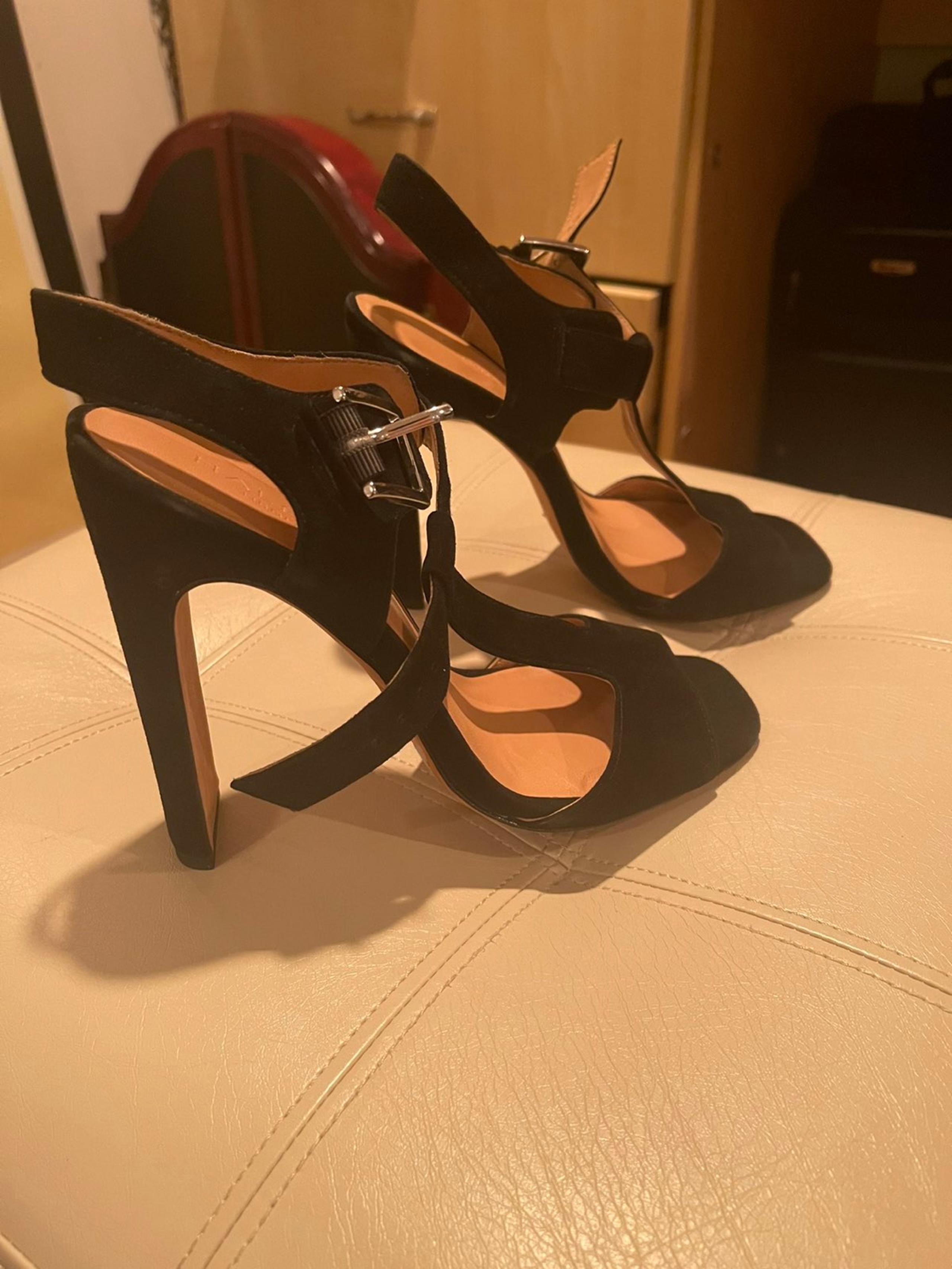 halston high heel pumps