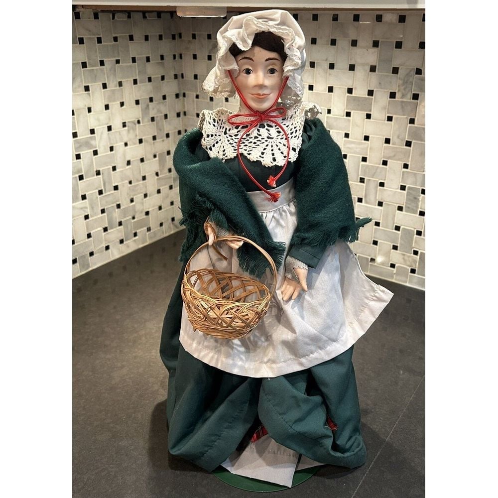 Dept 56 Mrs Cratchit Doll A Christmas Carol Collector's Edition 18 On Stand VTG