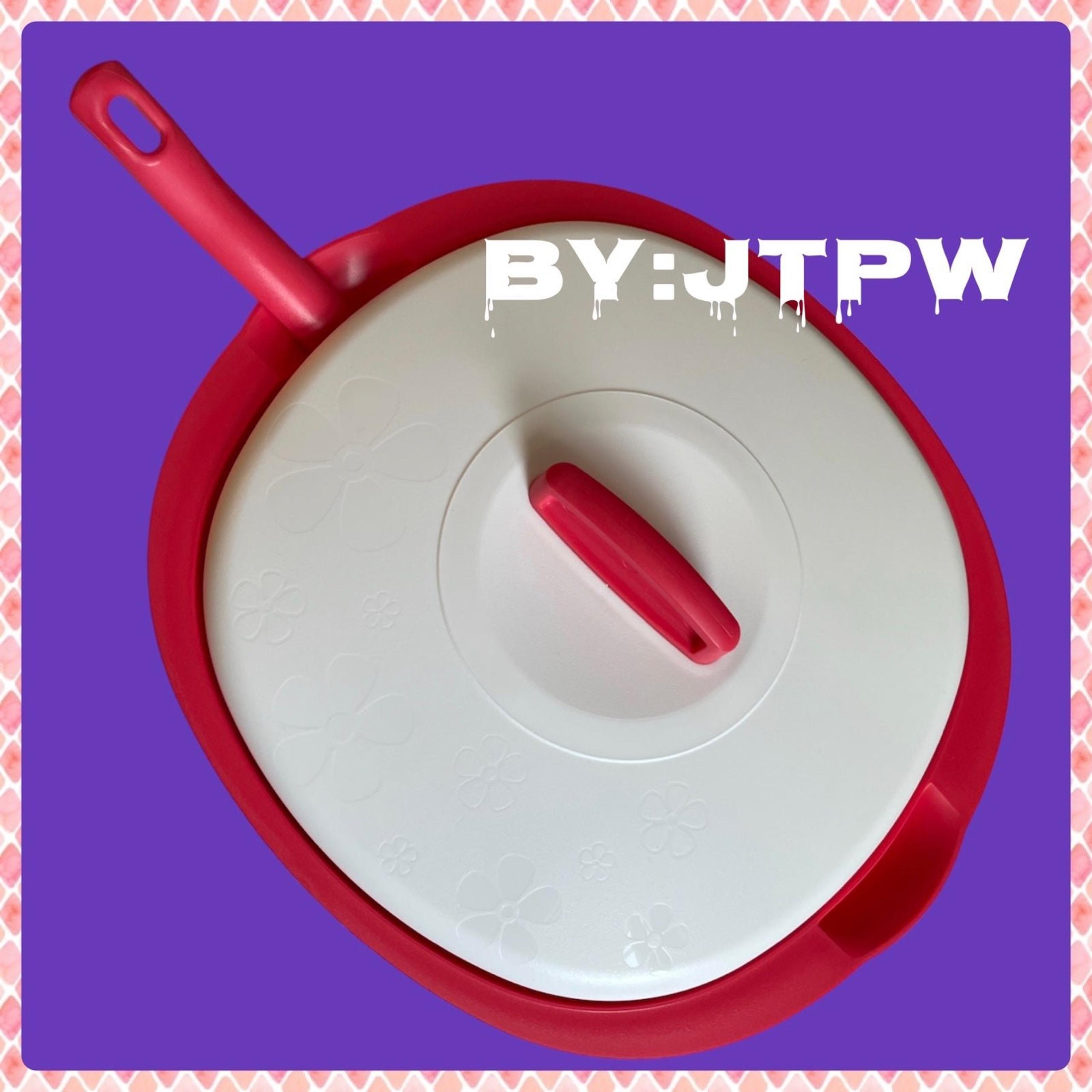 Legacy Soup Server with ladle - Tupperware