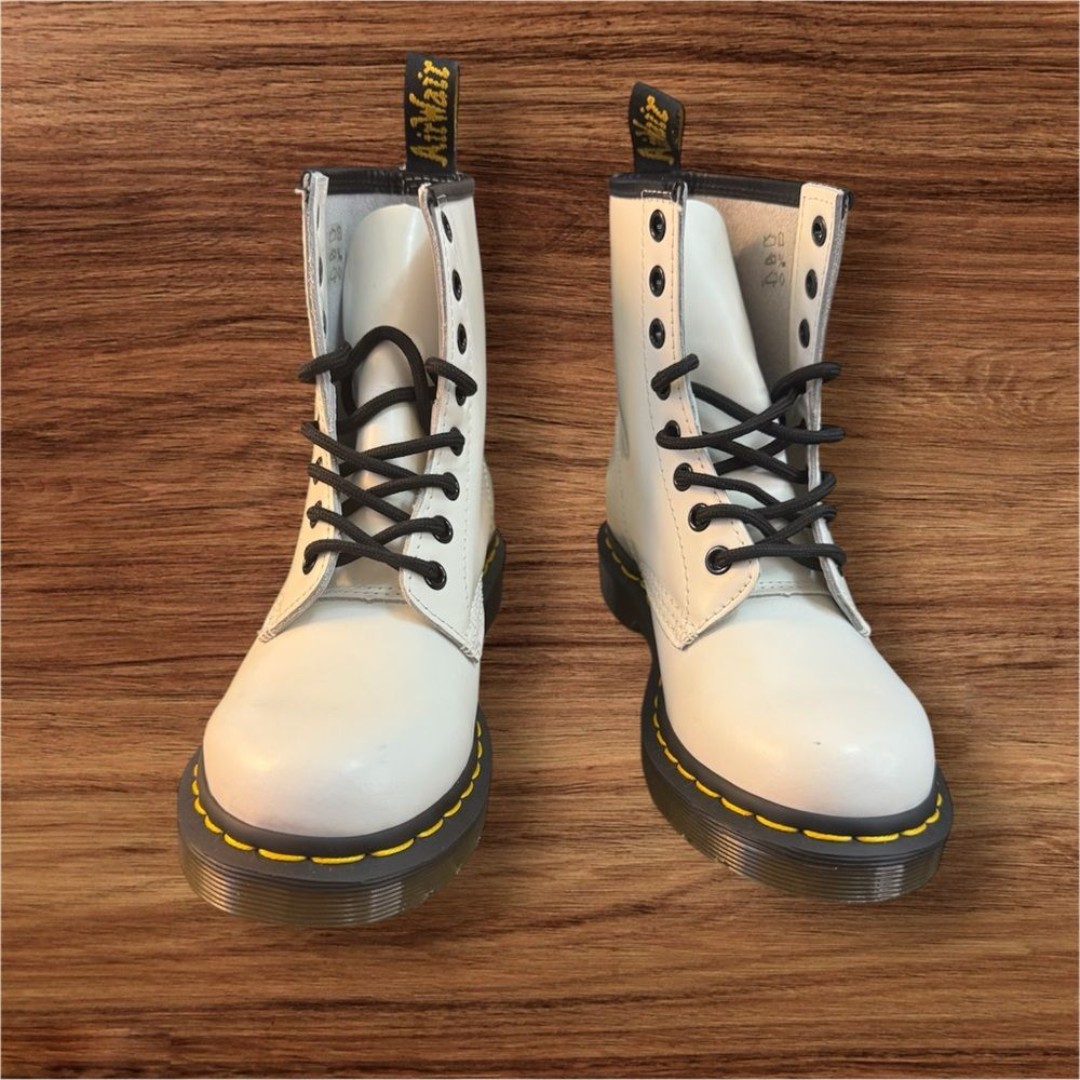Dr. Martens Air Cushion 8-Eye Lace Up White Size 5
