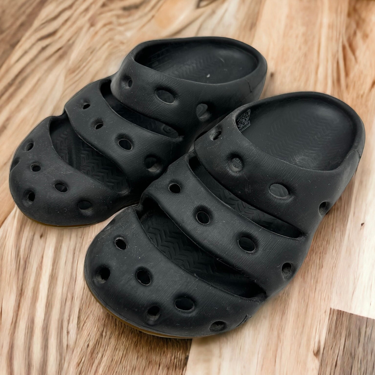 Keen Yogui Mens 8 Sandals Slip On Shoes Clogs Casual Comfort Walking Water Shoe