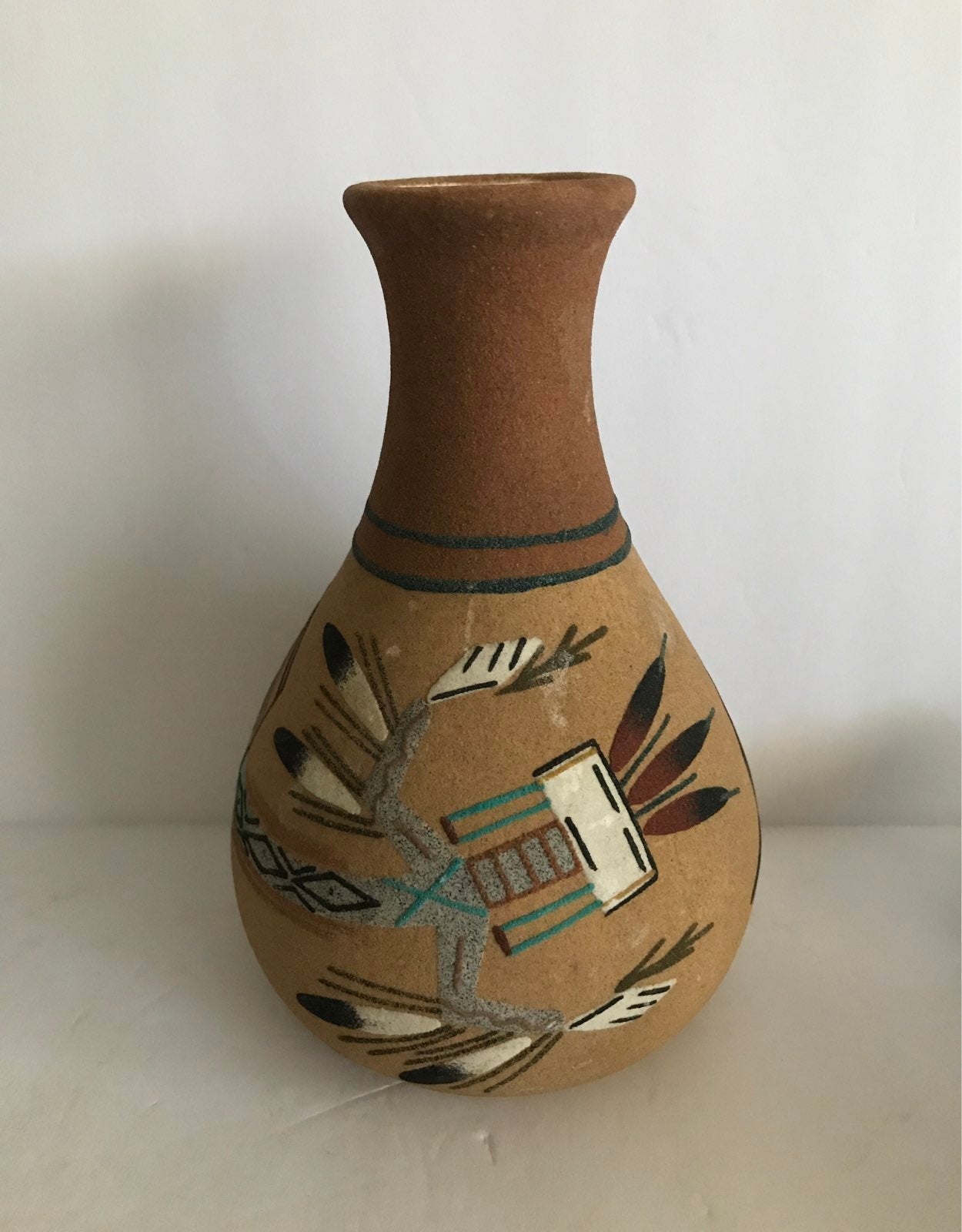 Indian sand painting vase Hand signed
