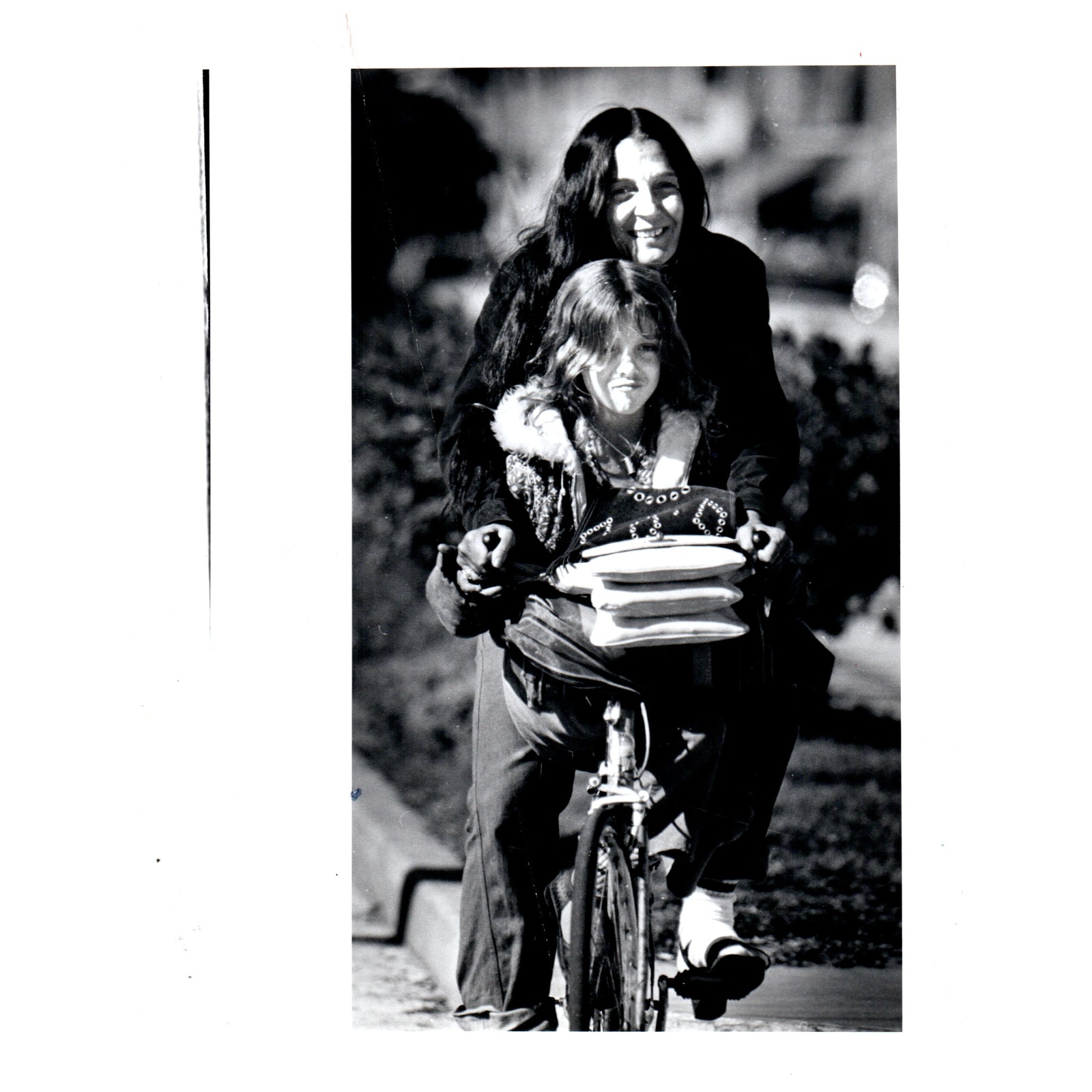 1981 Press Photo Carol Gulliver & Daughter Francesca Biking Miami 8x10 AD3