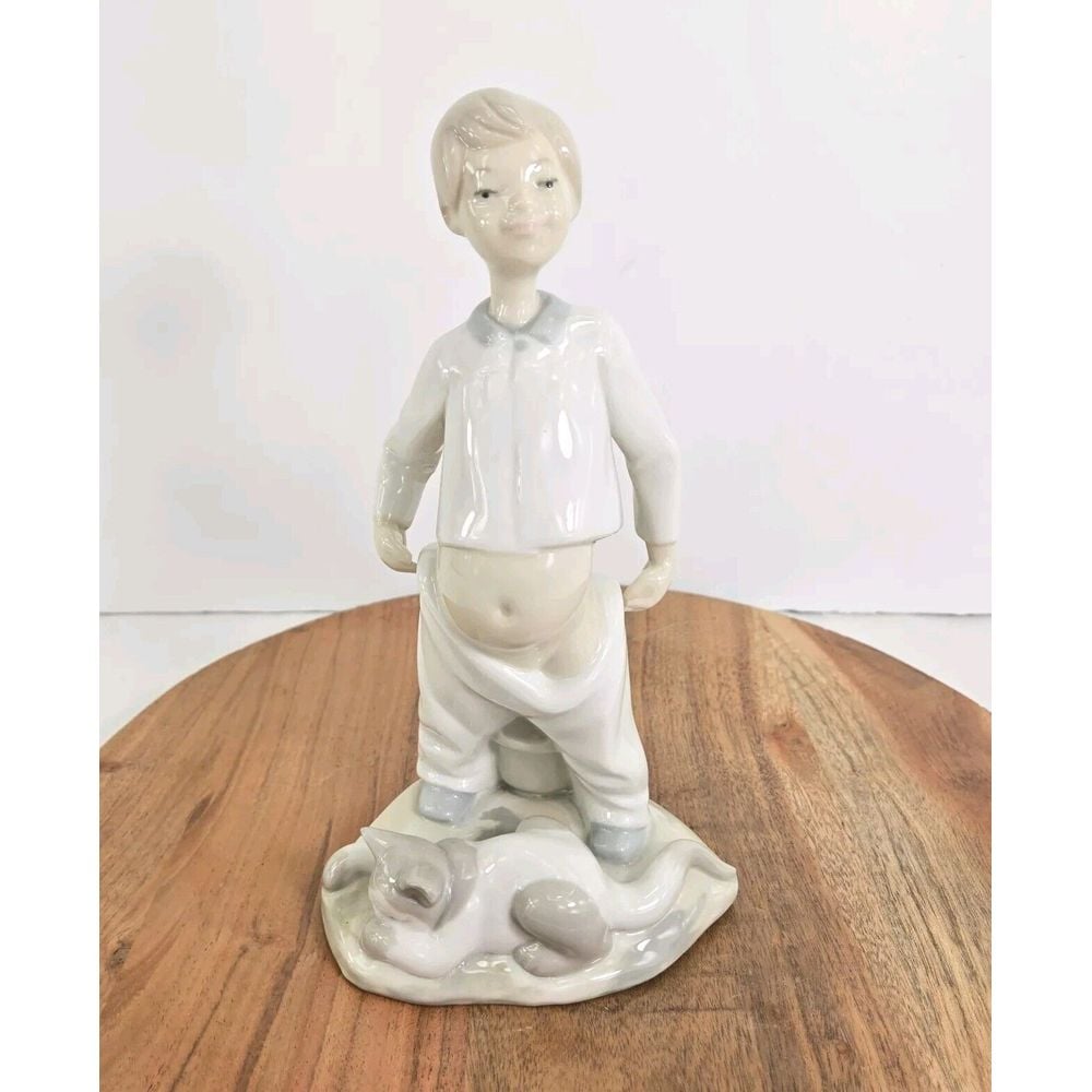 Vintage Nao Lladro Rosal Porcelain Figurine Boy Cat Chamberpot Spain Sculpture