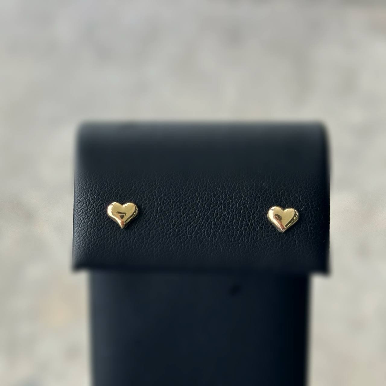 14k yellow gold stud Heart earrings 0.4g