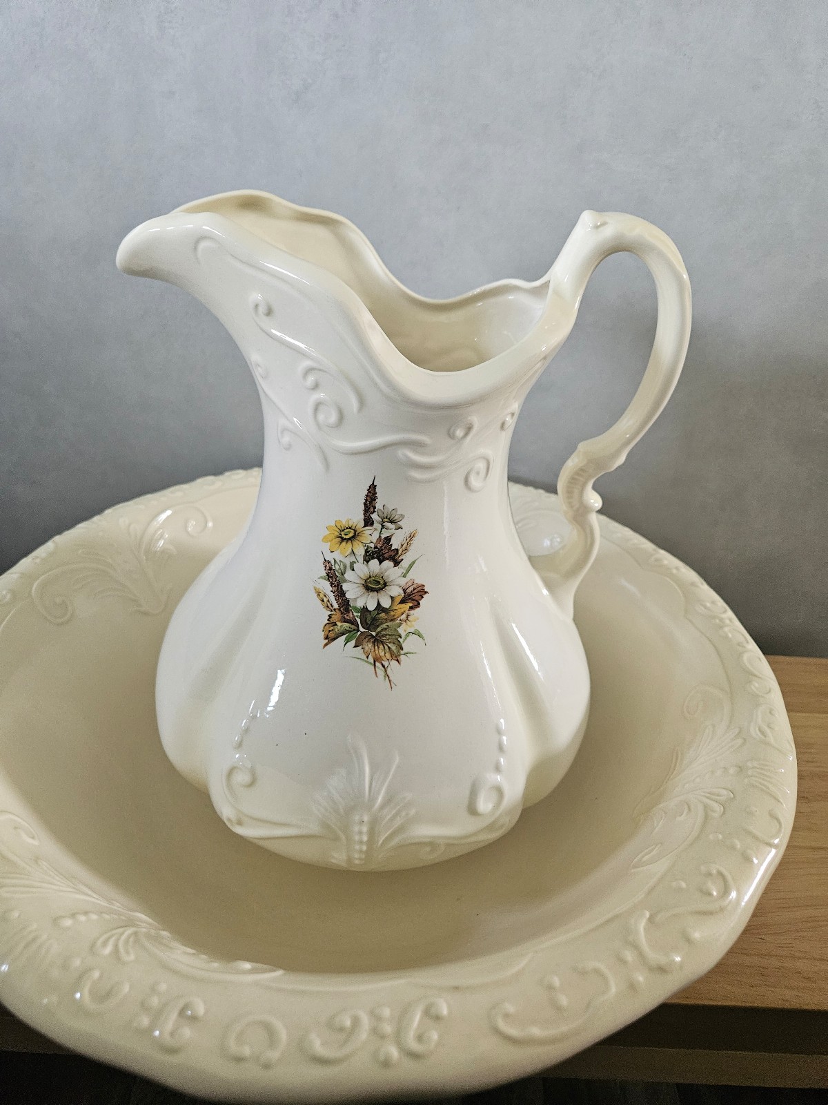 VintageVintage Ironstone england 1890 Pitcher and wash basin.