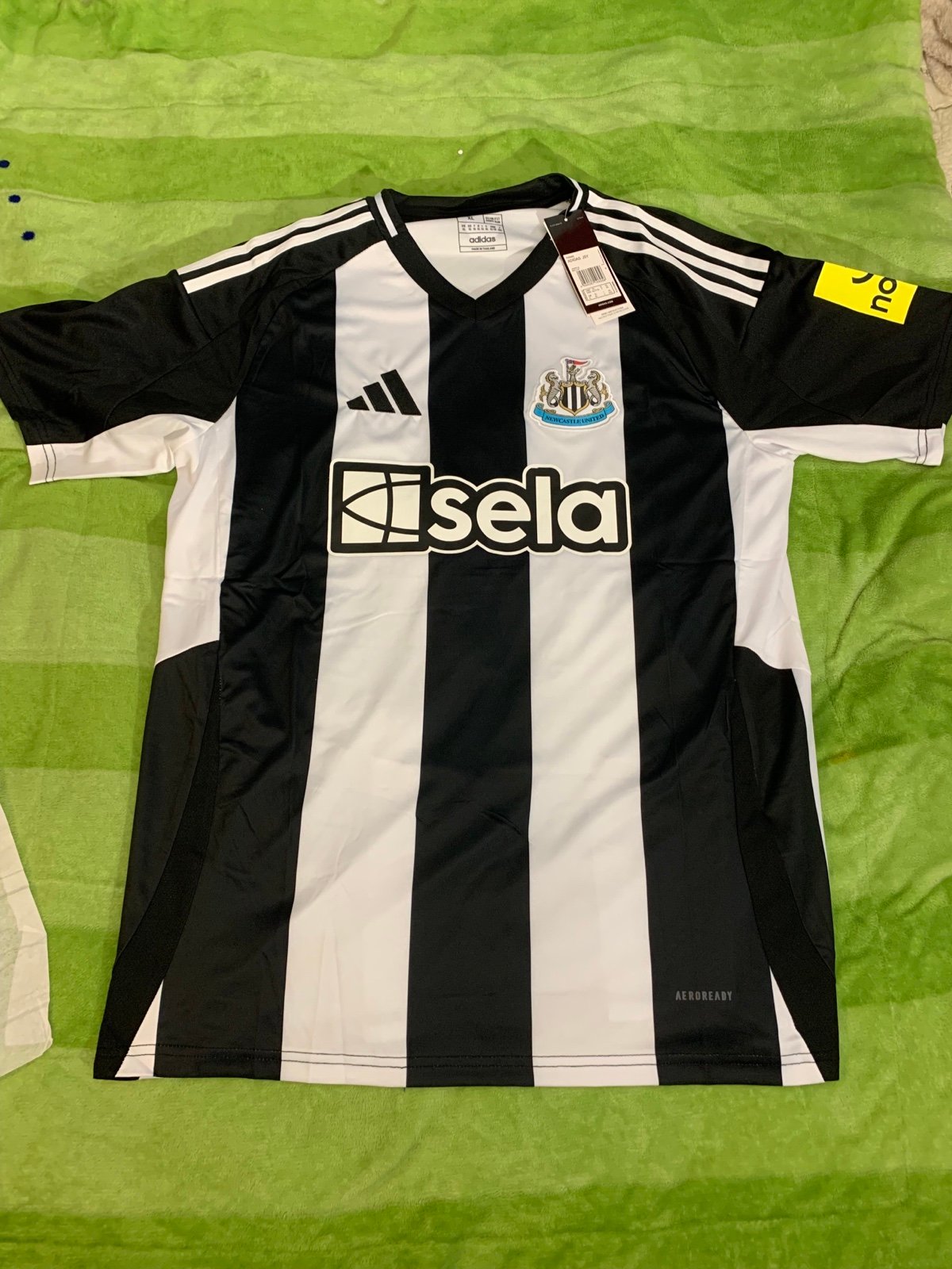 Adidas Newcastle United home jersey size x-large 24/25