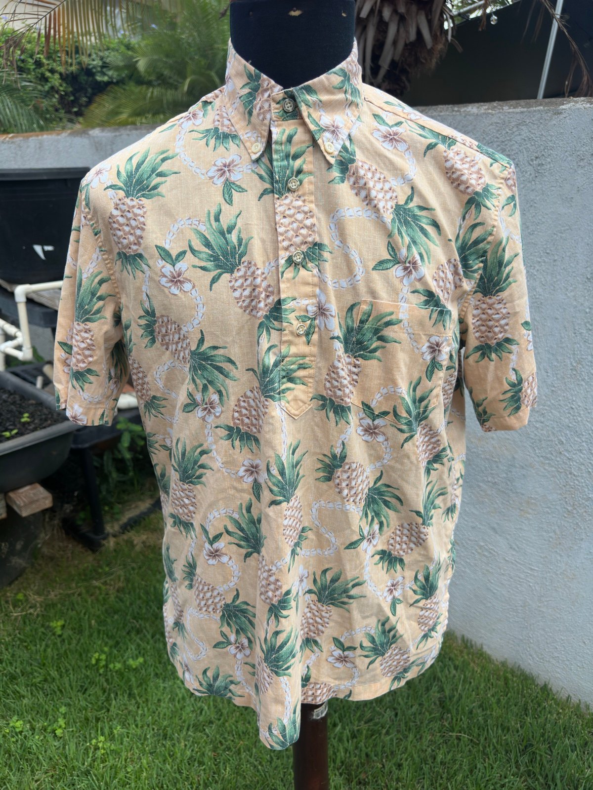 PreOwned Reyn Spooner Classic Hawaiian Pineapple 3/4 Button Men's Small