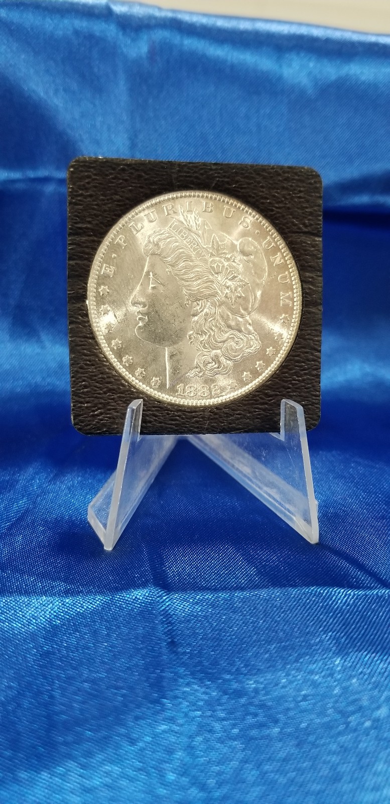L@@K 1882-S MORGAN SILVER DOLLAR (BU)