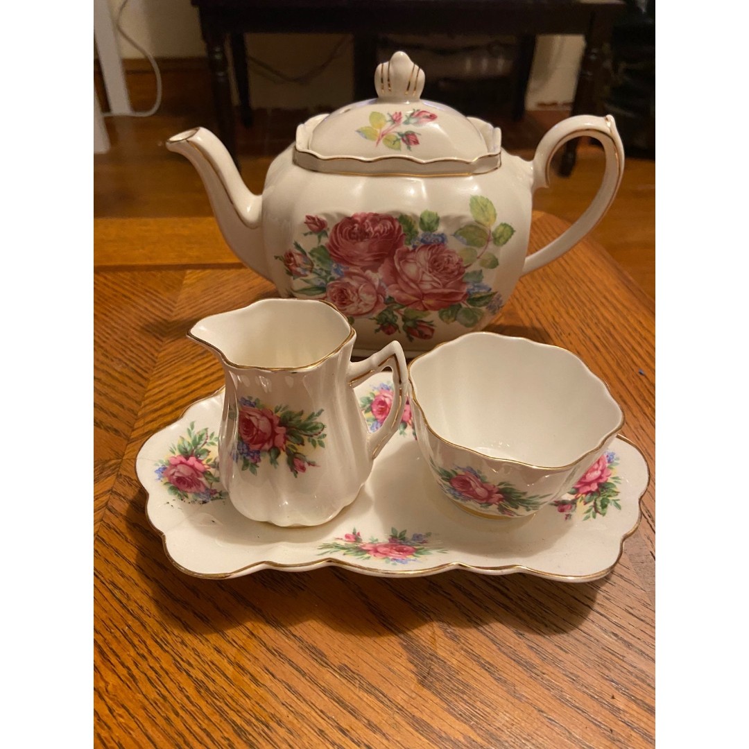 Tea pot set with creamer and sugar