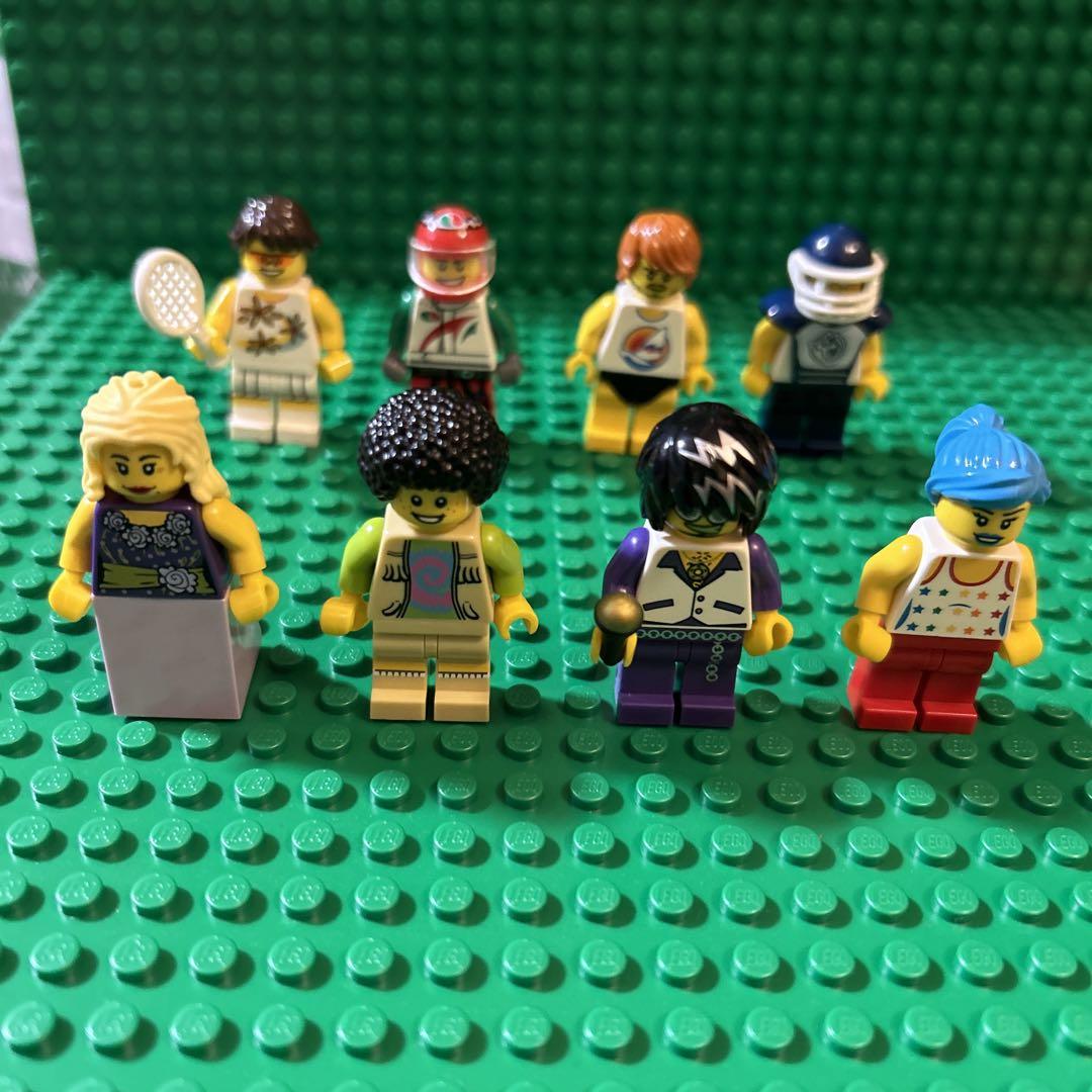 LEGO Toys R Us Minifigure 8-Piece Set