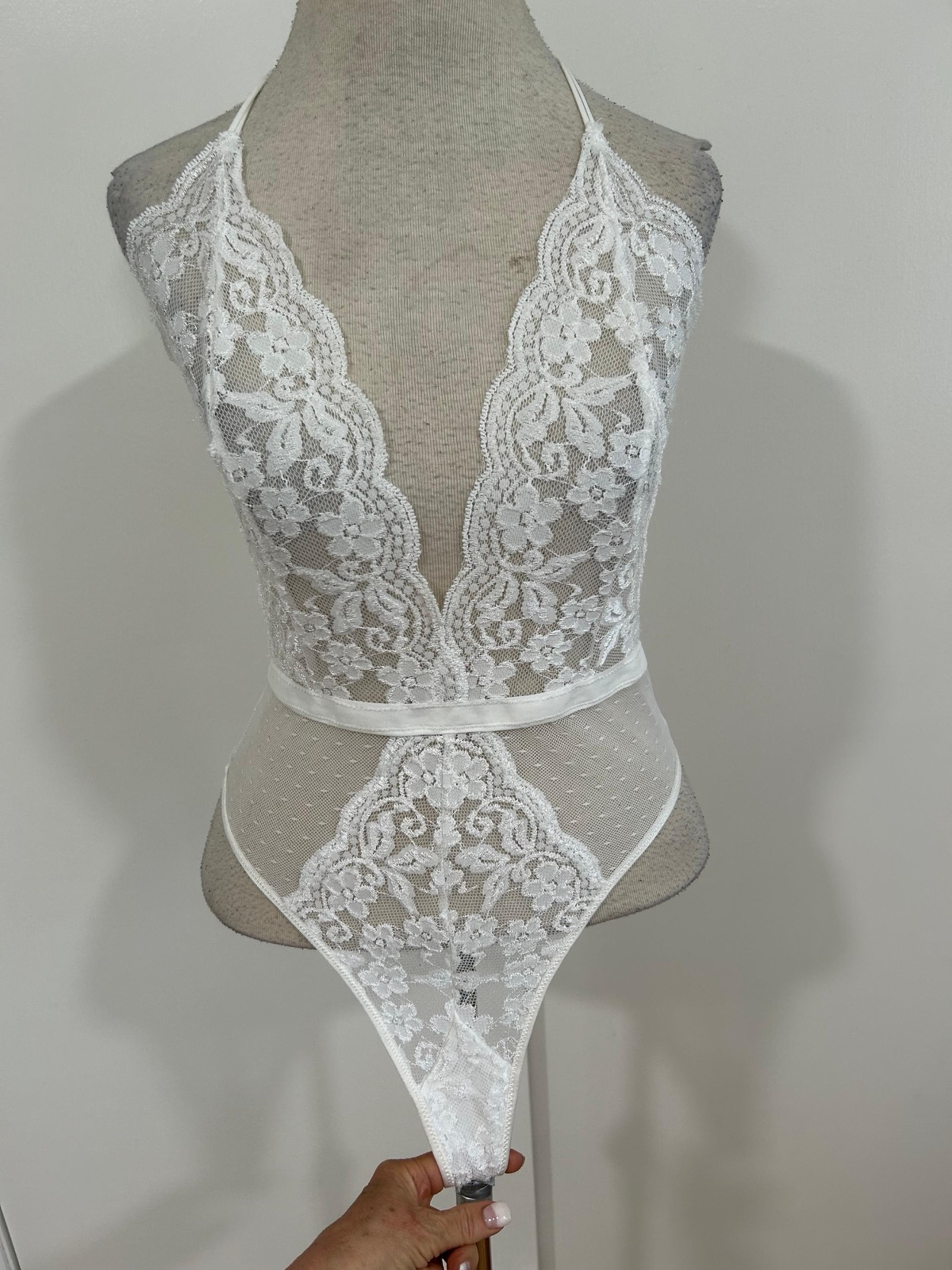 IN BLOOM BY JONQUIL Feminine Sexy Lace Plunge Neck  Thong Teddy Bodysuit