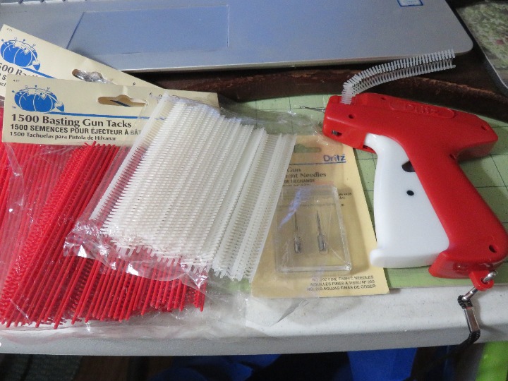Quilter's Basting Gun with tacks & needles