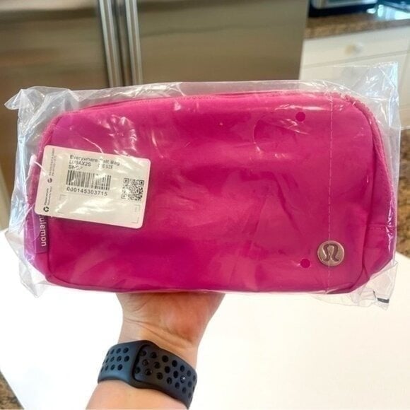 NWT Sonic Pink Lululemon Everywhere Belt bag 1L original size Sonic Pink