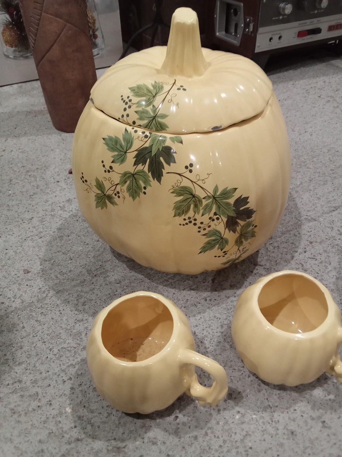 vintage cookie jar 4 mugs