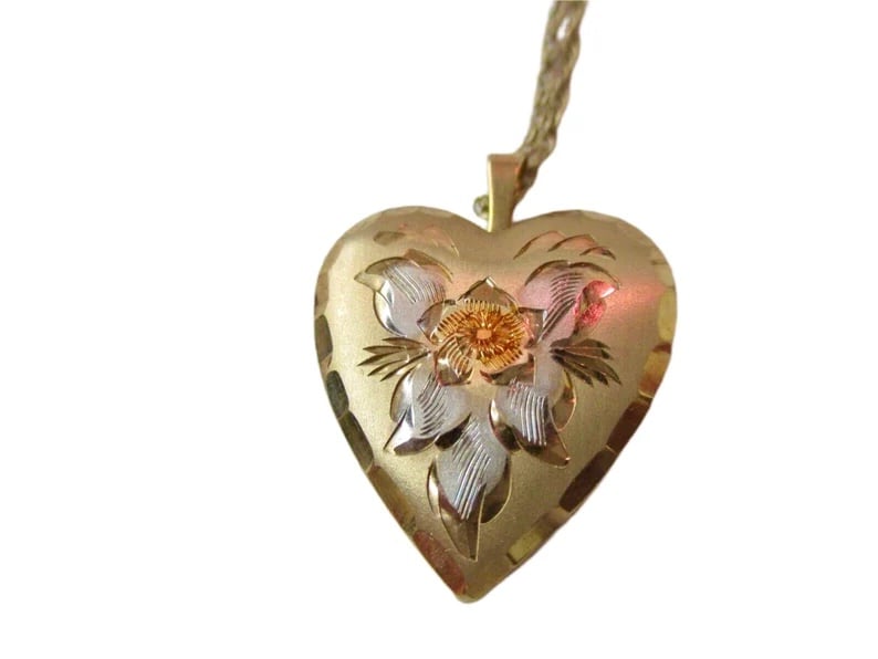 Vintage 1950s Heart Locket 14k Gold PPC Hand Engraved Flower Photo frames
