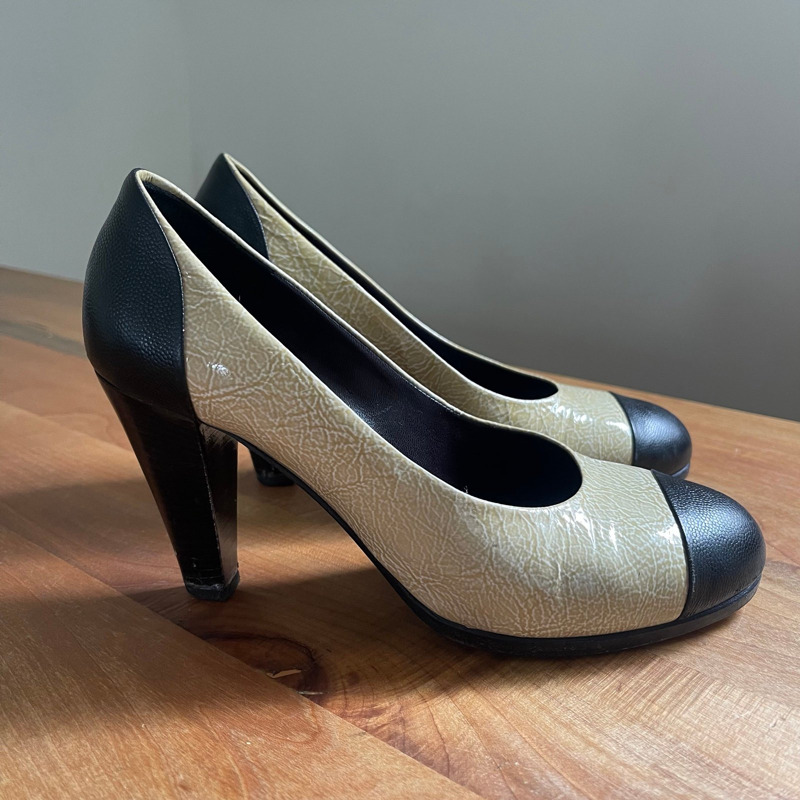 Jil Sander Black Beige Embossed Leather Cap Toe Chunky Heels Pumps EU 38 US 7