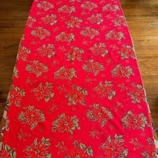 Vtg mid Century red rectangle Christmas tablecloth with poinsettias print