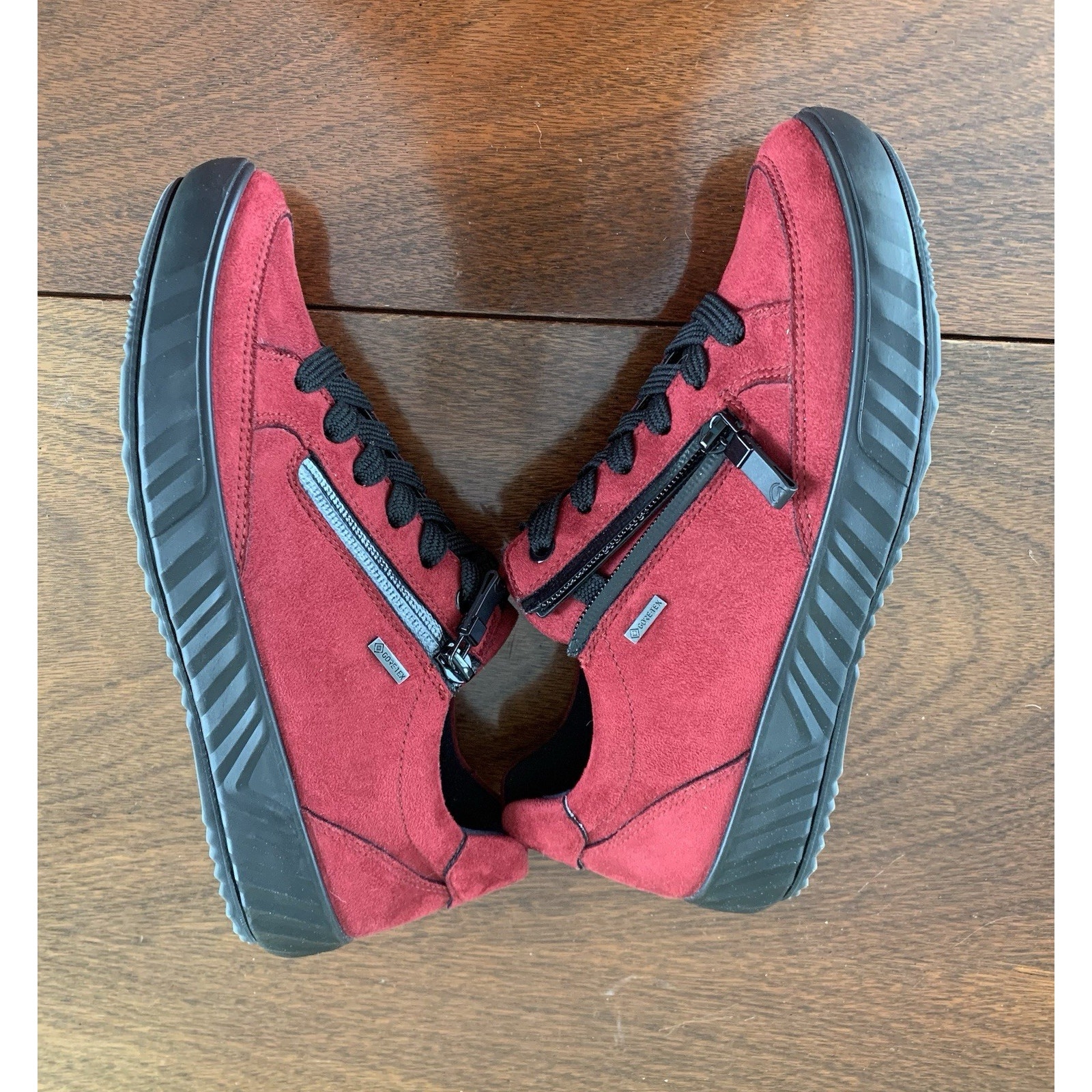 Allesandra Women's GORE-TEX Zip Sneaker red 5.5