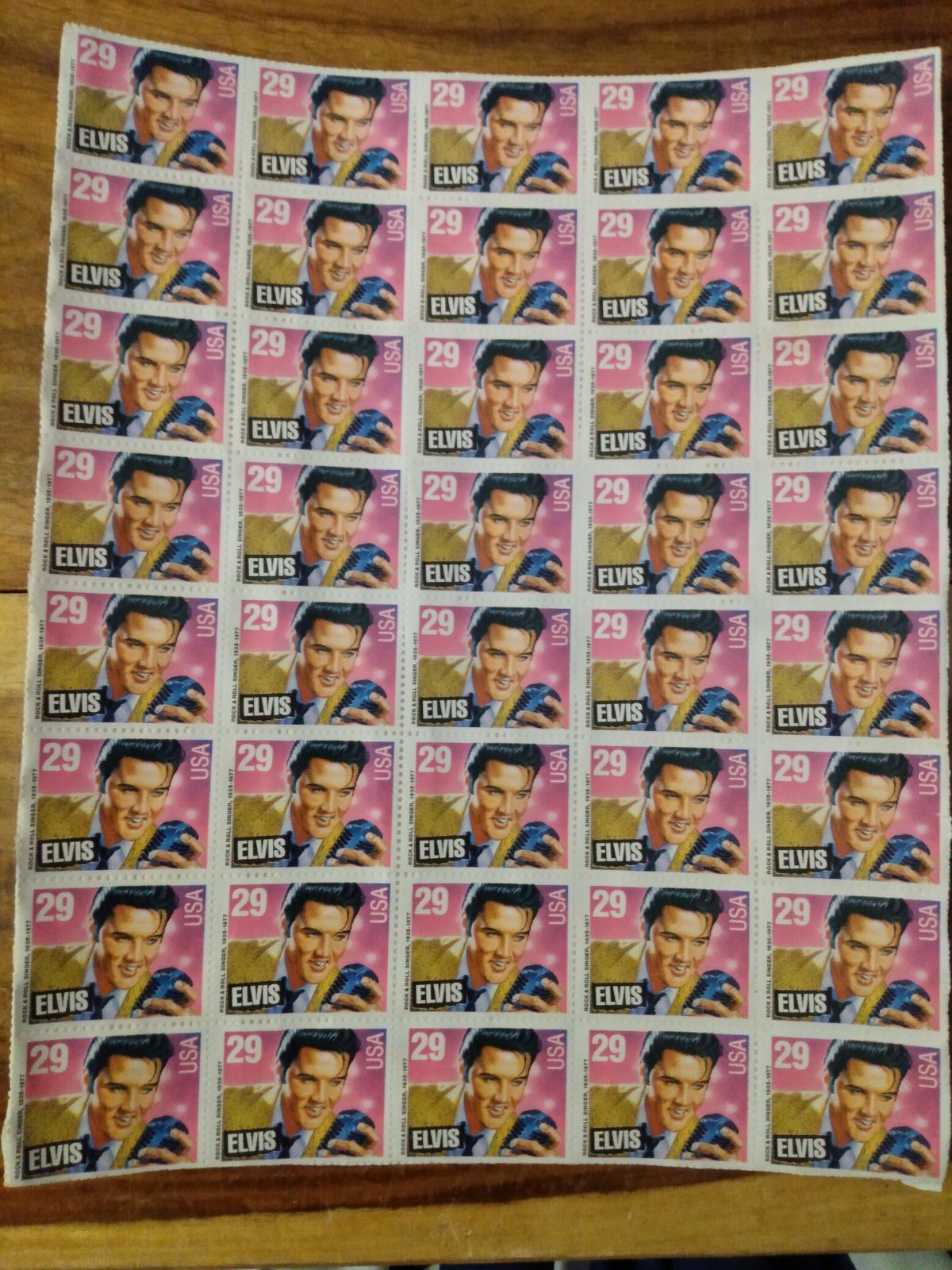 Elvis Presley 1992 uncut sheet (40) us stamps