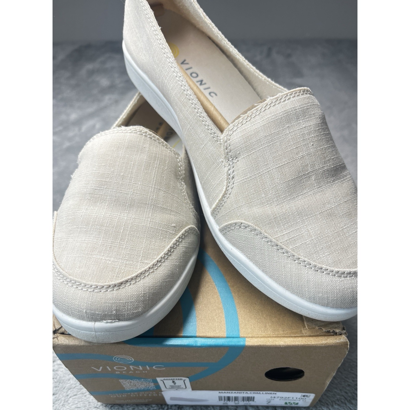 Vionic Manzanita Womens Size 7 Beige Canvas Loafers