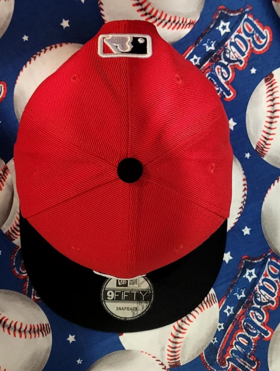 NEW NEVER WORN OR USED OFFICIAL LICENSED ST. LOUIS CARDINAS ADJUSTABLE SNAPBACK