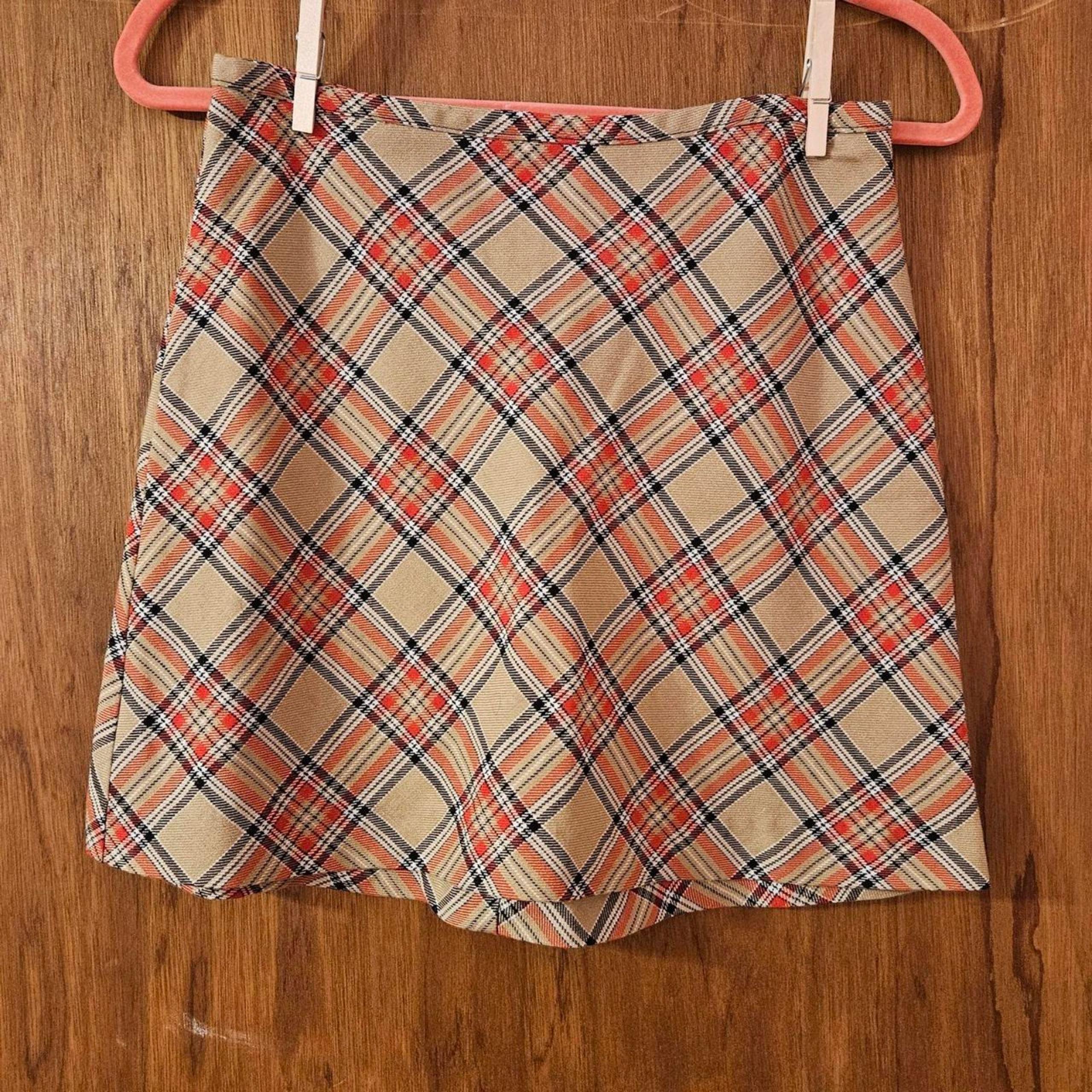 Vintage Y2K plaid mini skirt tan and red Exact Change size small