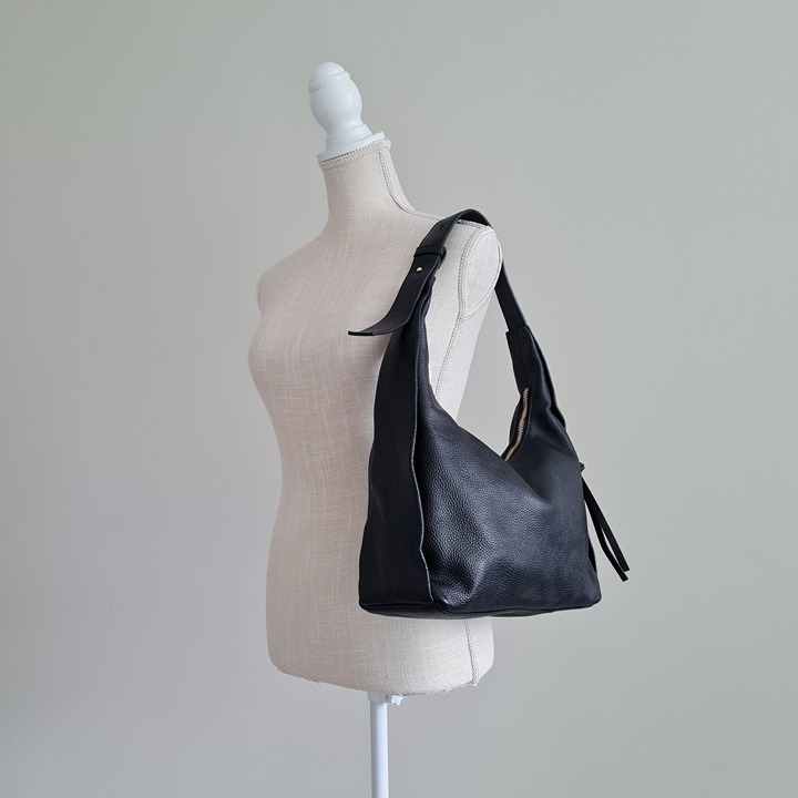 Tote le Monde Barcelona Shoulder Bag Hobo Genuine Pebbled Leather Black Slouchy