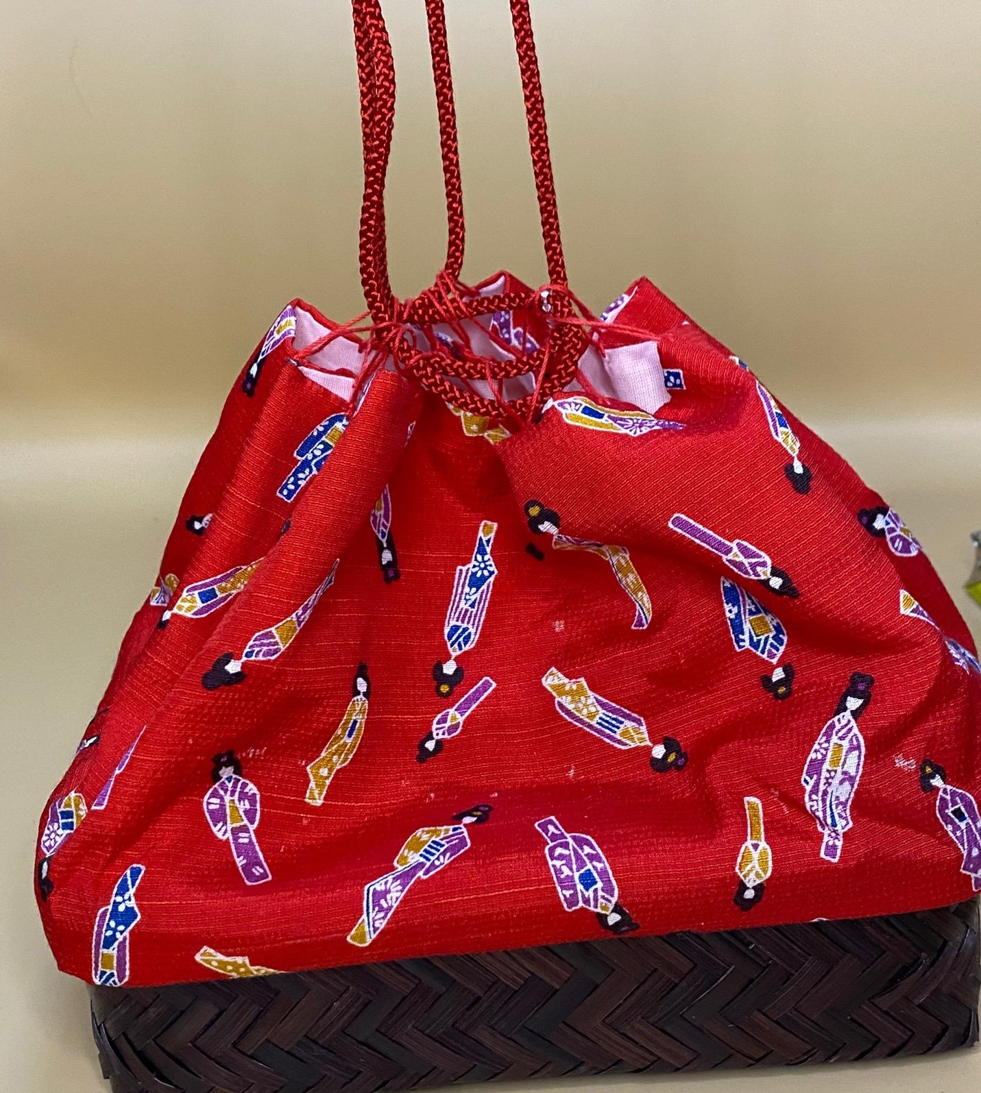 Vintage ‘80’s Red Japanese Silk Kimono Kinchaku Drawstring Bamboo Bottom Bag Vintage ‘80’s Red Japanese Silk Kimono Kinchaku Drawstring Bamboo Bottom Bag
