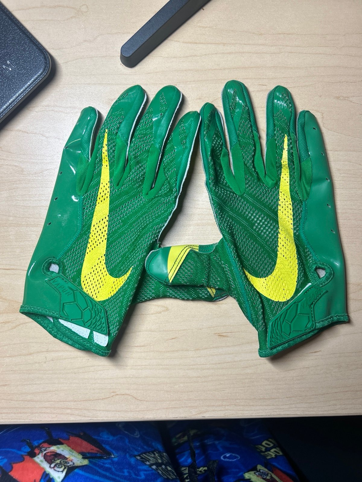 oregon football gloves SIZE:LARGE