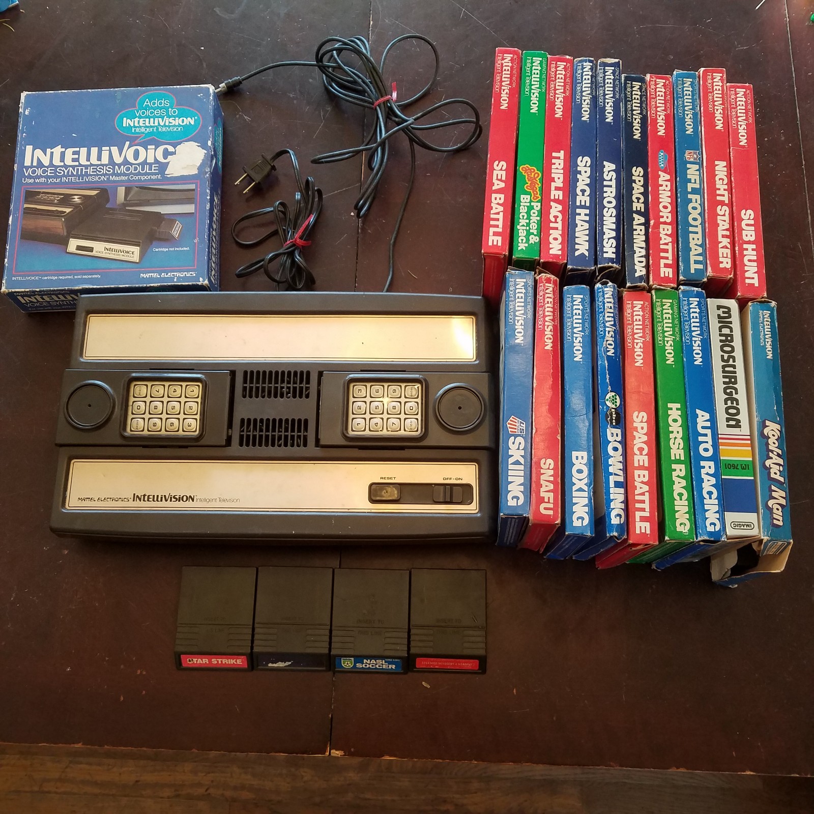 Intellivision Console System 22 Games Intellivoice Donkey Kong Kool-Aid Man AD&D