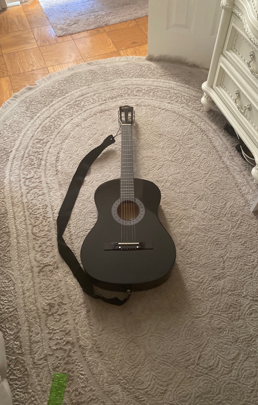 An amazing guitar that has an amazing design with extra accessories and a strap.