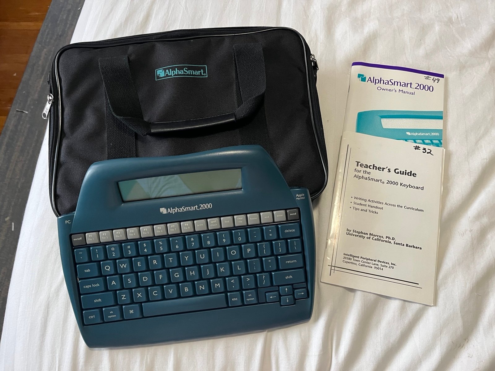 Vintage Alphasmart2000 word processor
