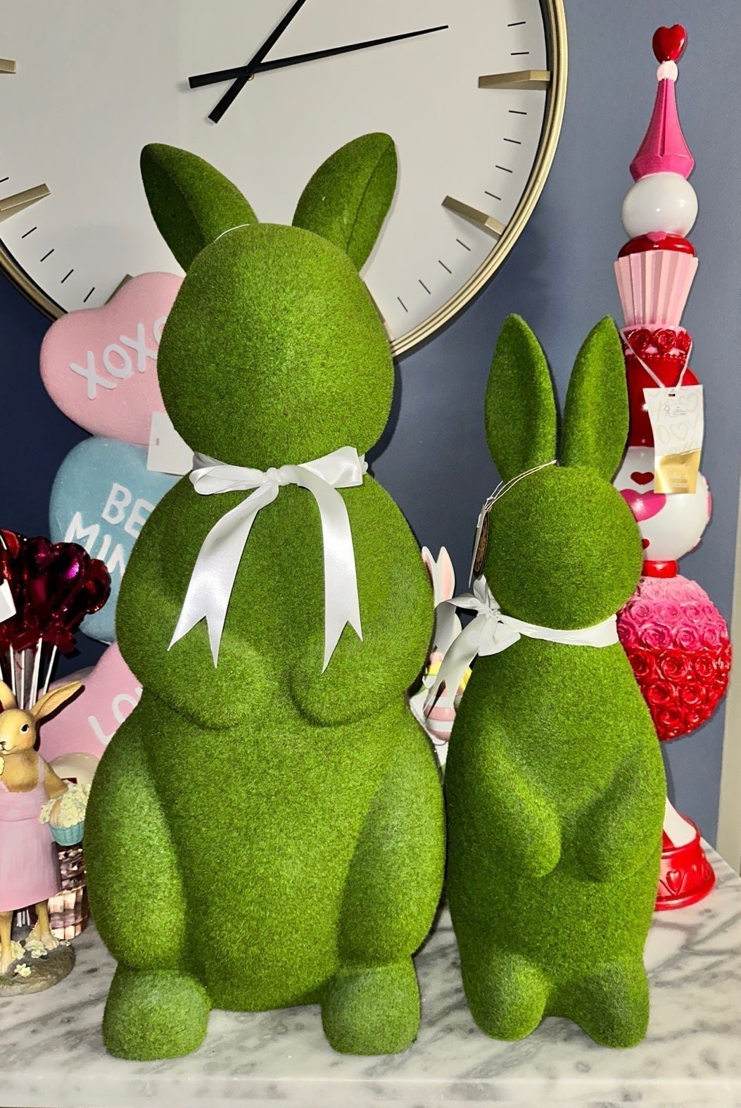 Flocked giant mossy bunnies set