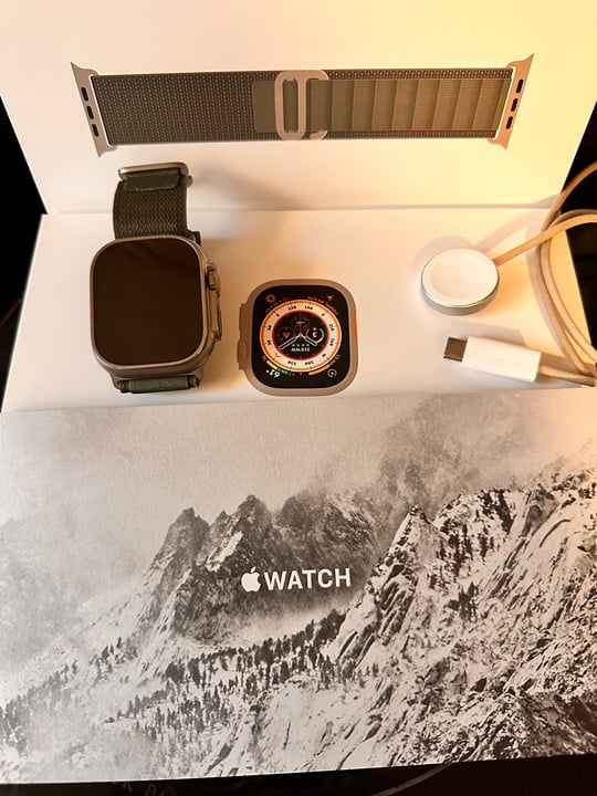 Apple Watch Ultra 49 mm in Titanium