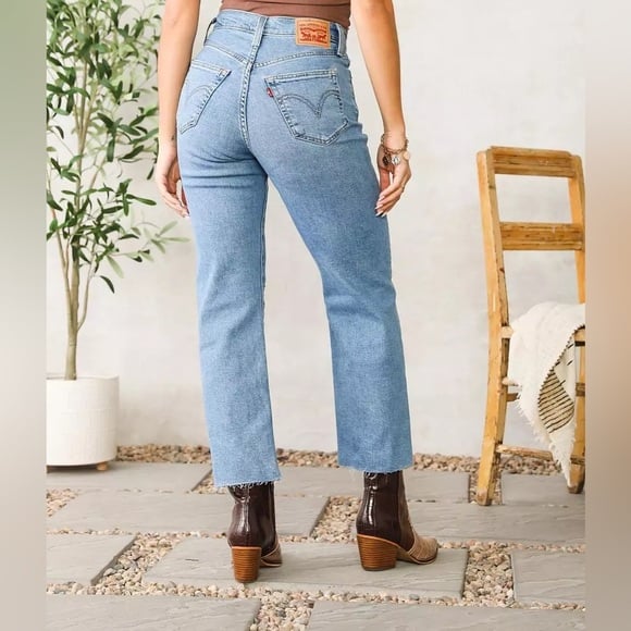 LEVI’S Ribcage Straight Ankle Jean