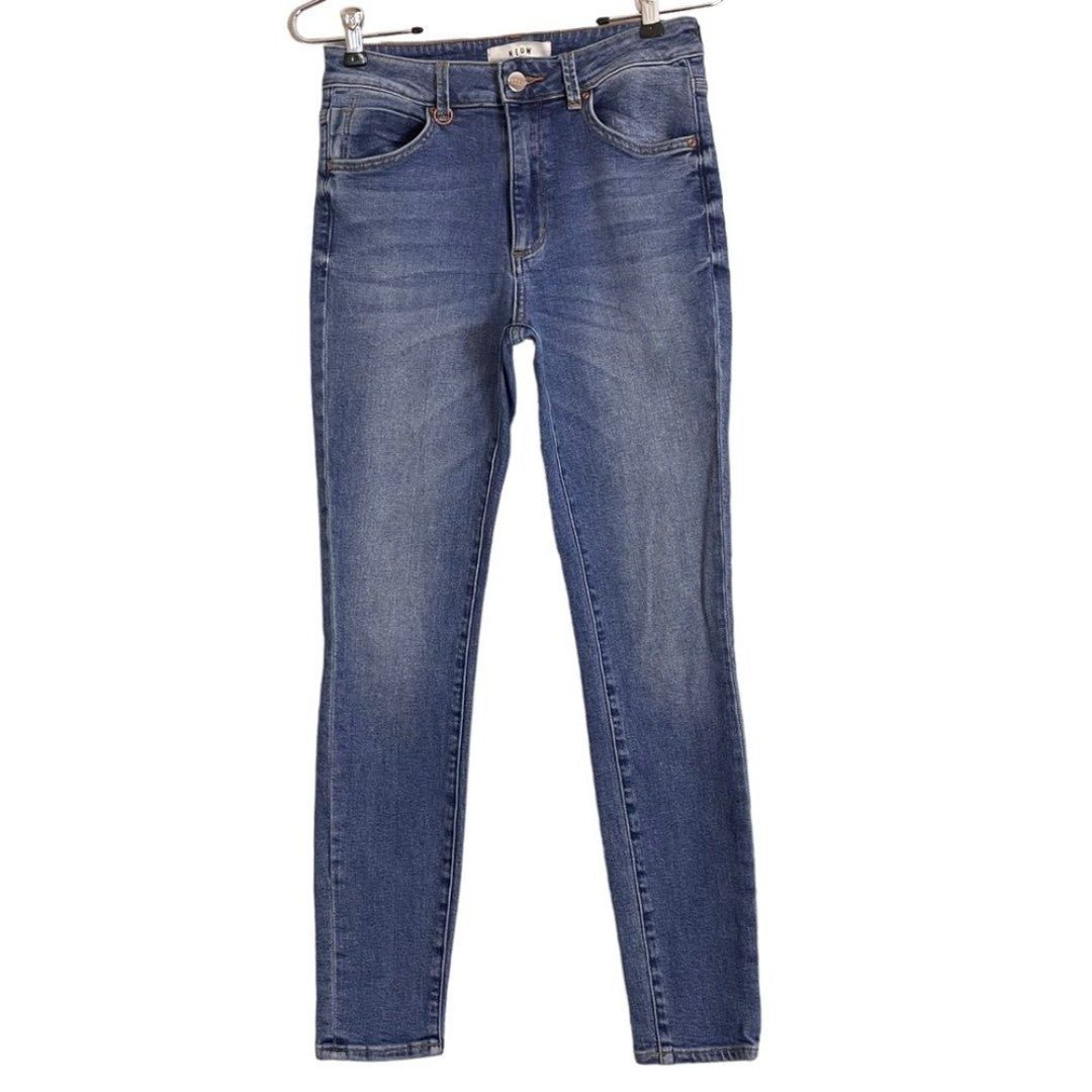 Neuw Jeans Smith Skinny Medium Wash Size 28 Tapered Leg Mid Rise Fob Ring