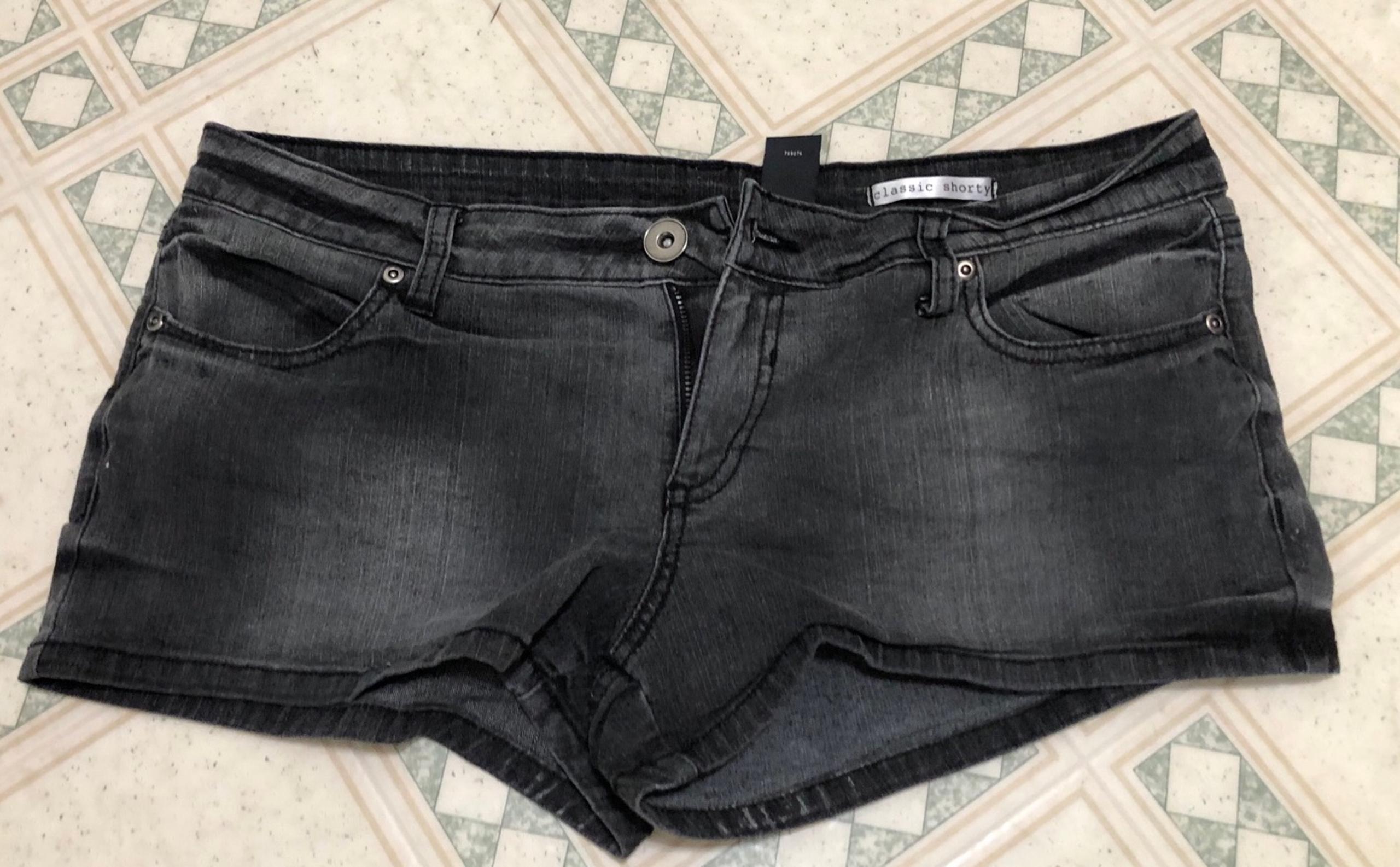 Sz 11 Black Wash Jean Shorts, City Streets brand