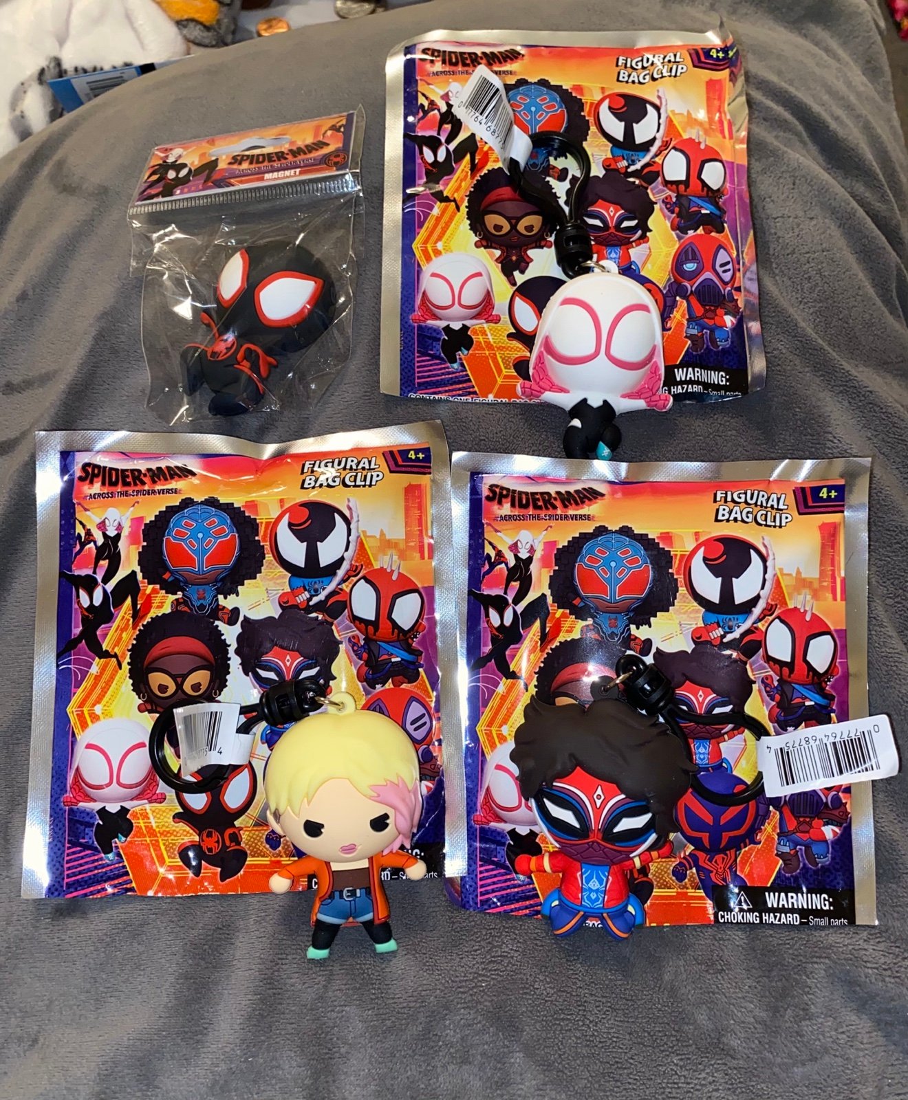 Across the Spiderverse mystery bag clips and magnet bundel