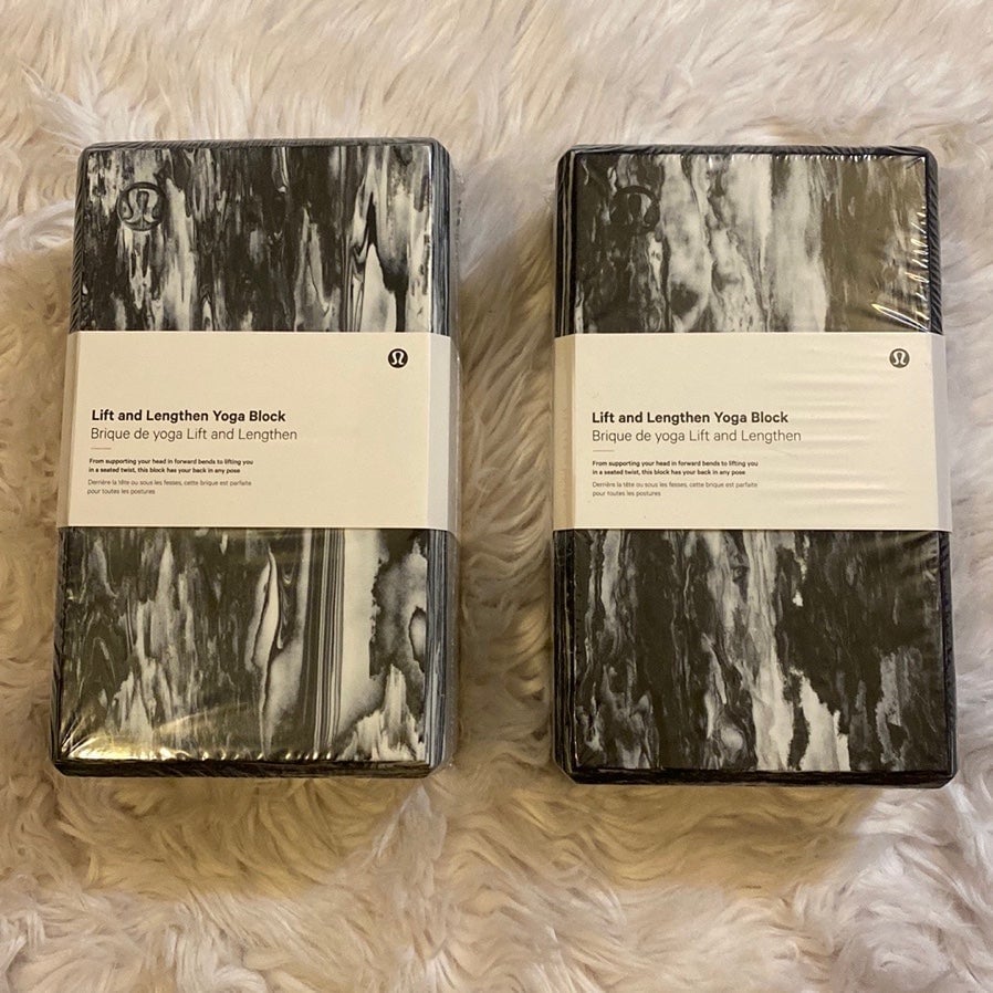Lululemon Lift and Lengthen Yoga Blocks, 2 blocks, BLK/WHT