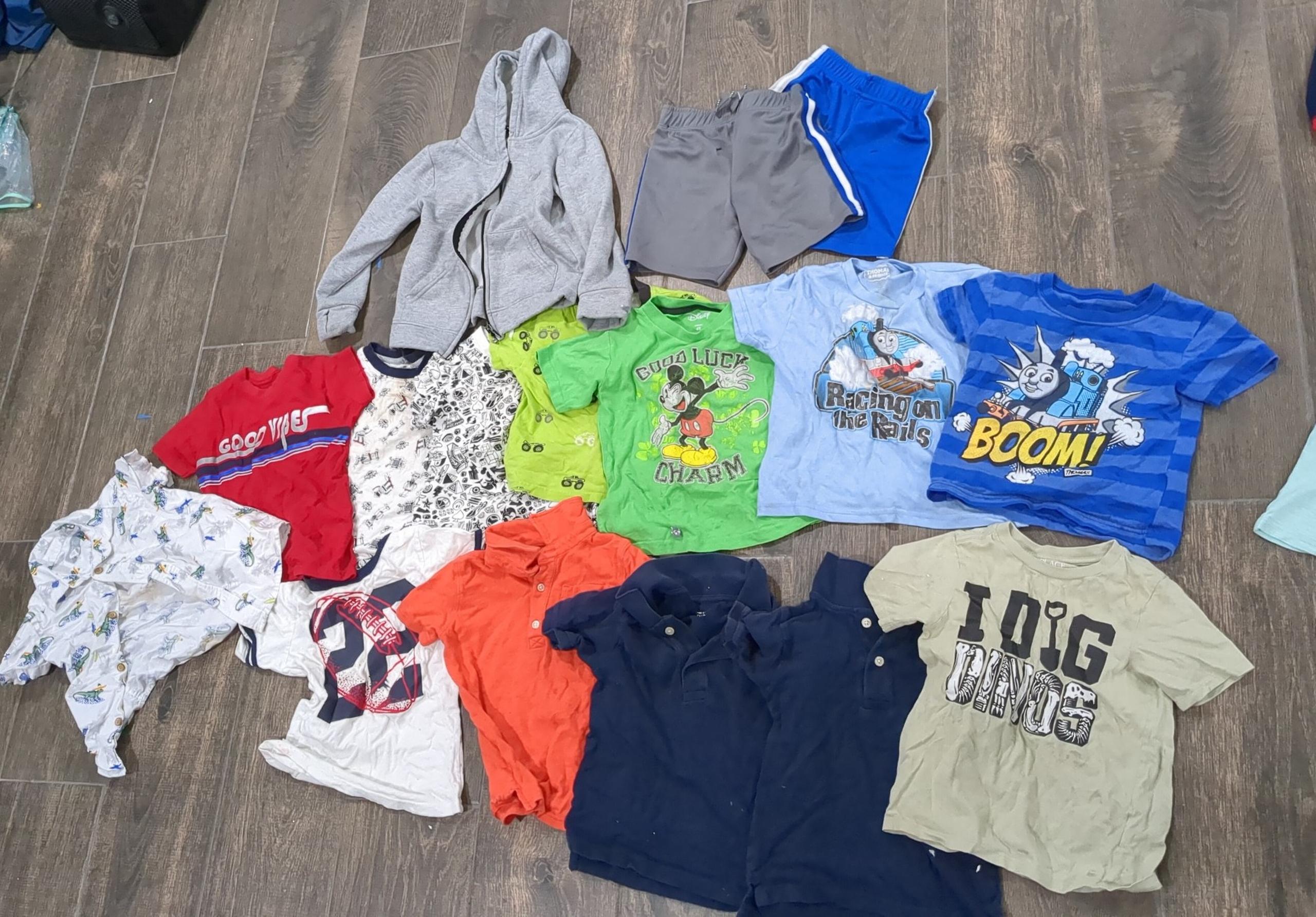Boys boys size 3T to 4T play clothes