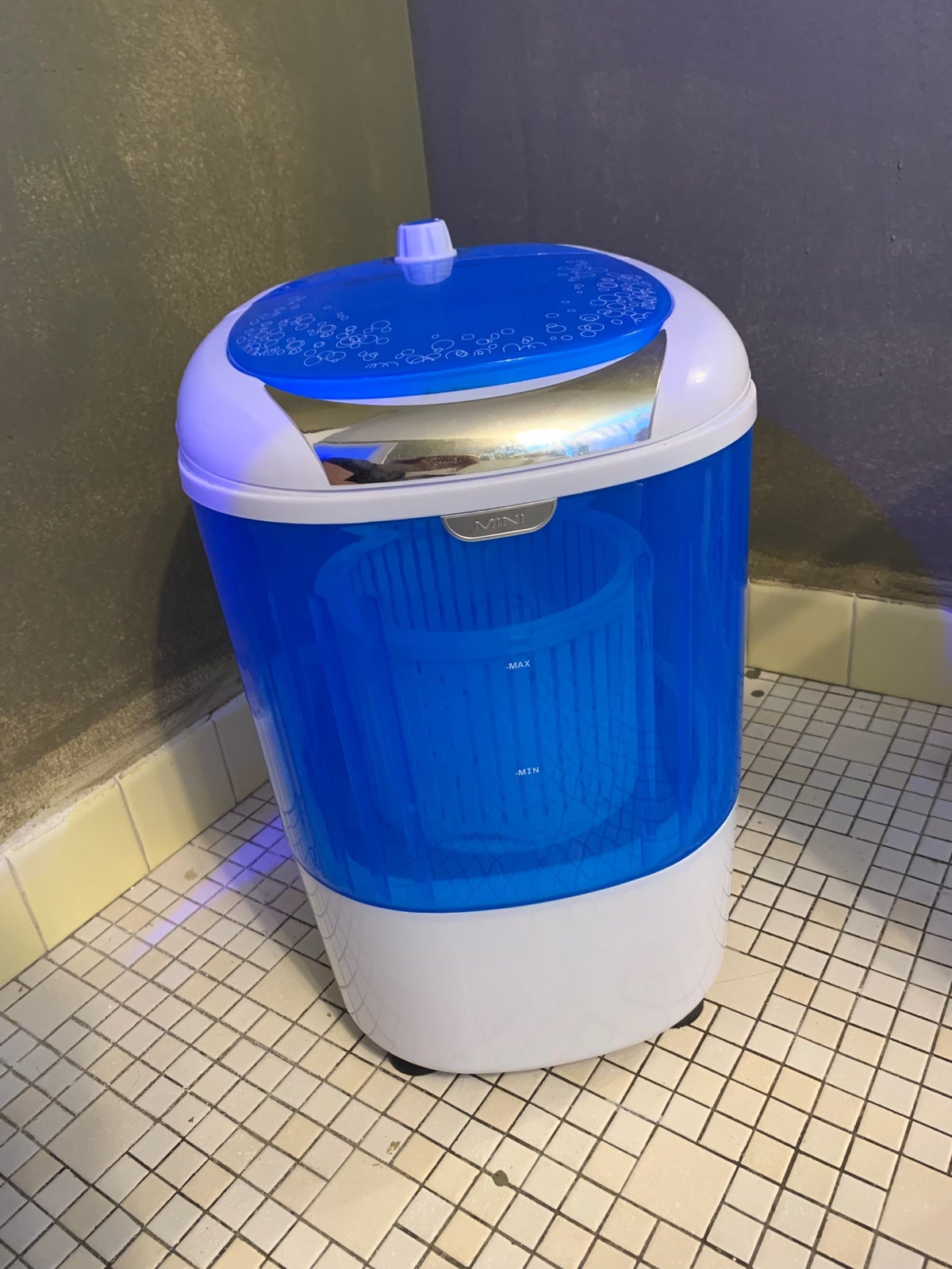Portable outlet washing machine