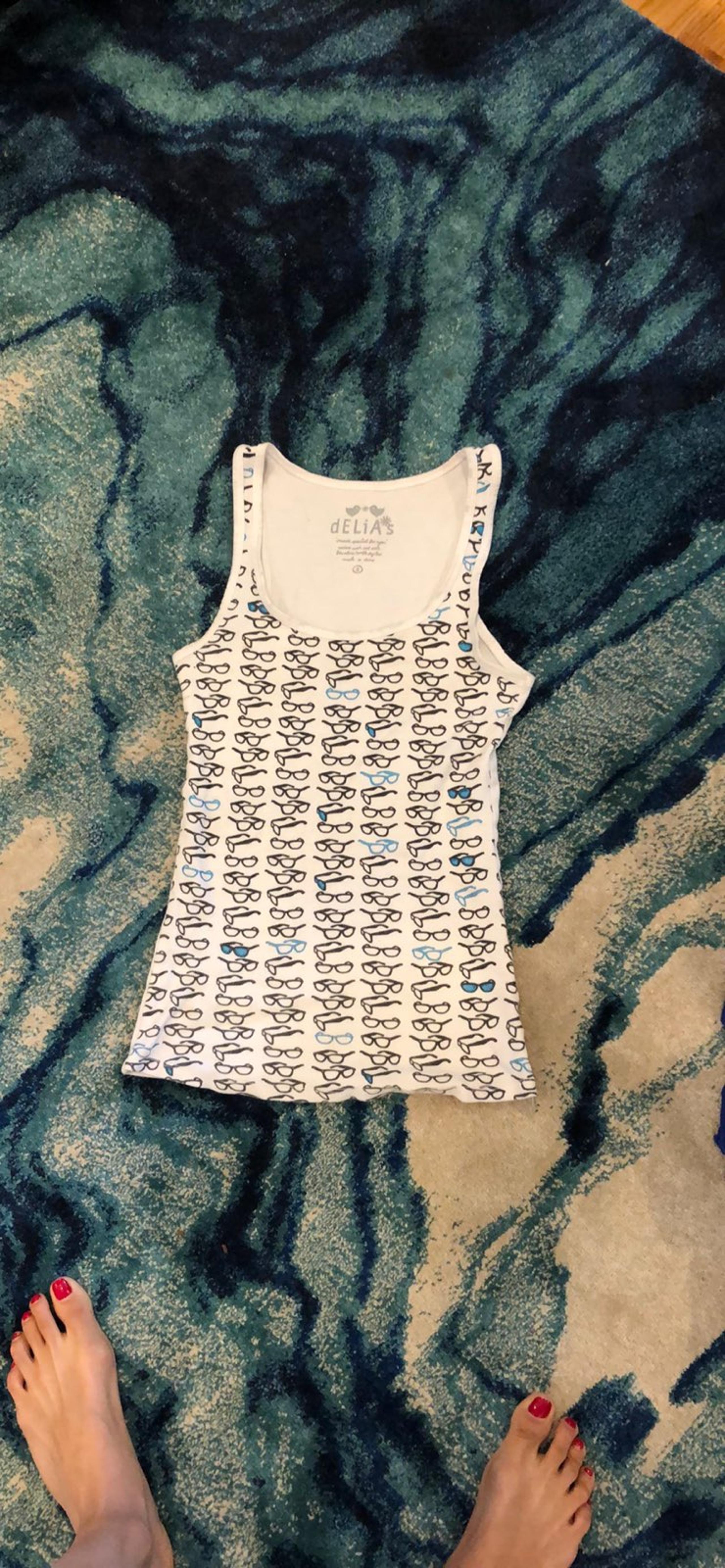 Delias sunglasses tank top