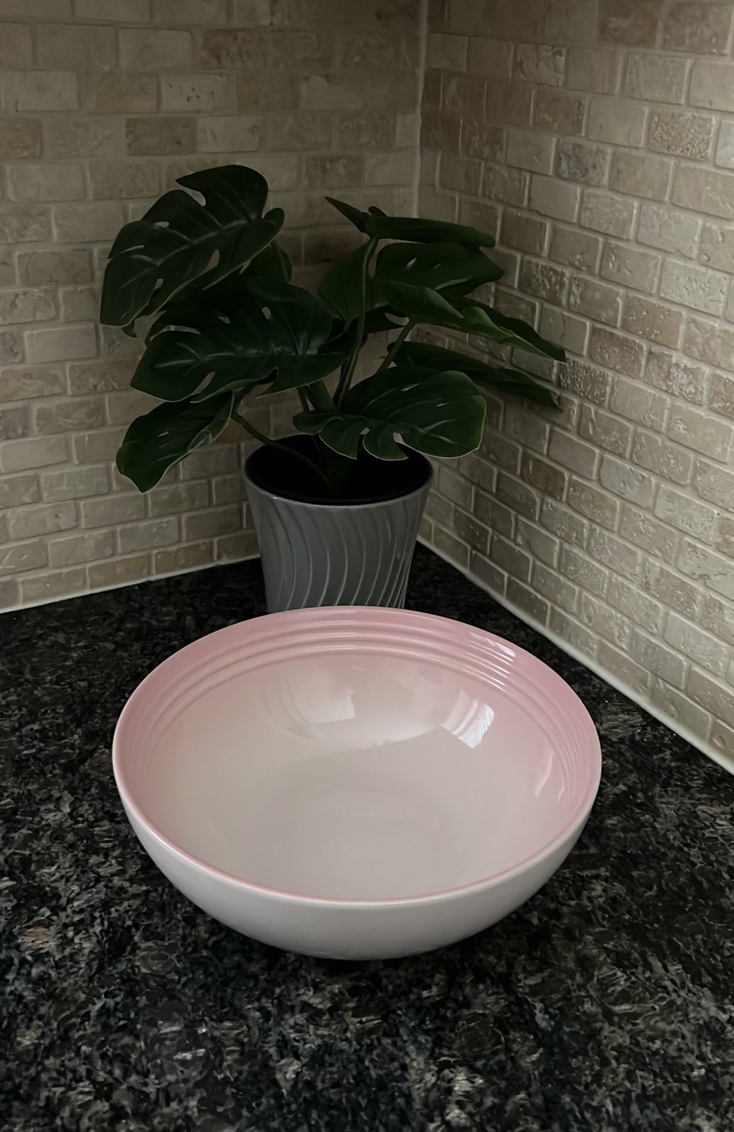 Le Creuset ~ Serving Bowl ~ Lg ~ She’ll Pink