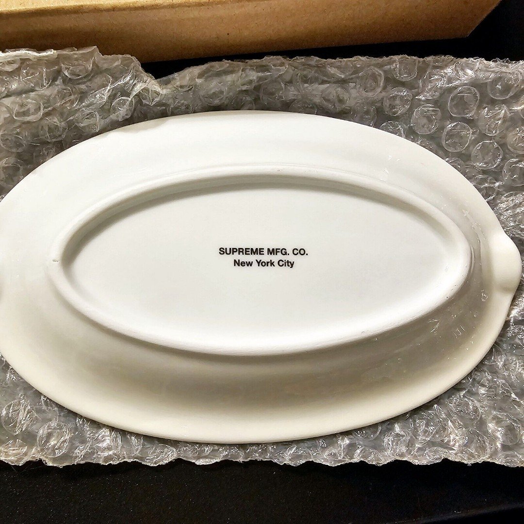 n*o様 シュプリーム Chicken Dinner Plate As htra Supreme Chicken Dinner Plate Ashtray White SS18 Os New With Box