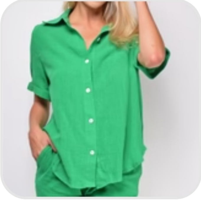 *NWT* Green Button-up Shirt and Short Set size Medium Never Worn, Tags included
