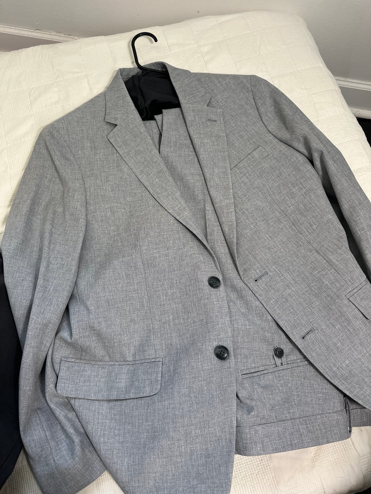 Men’s gray suit