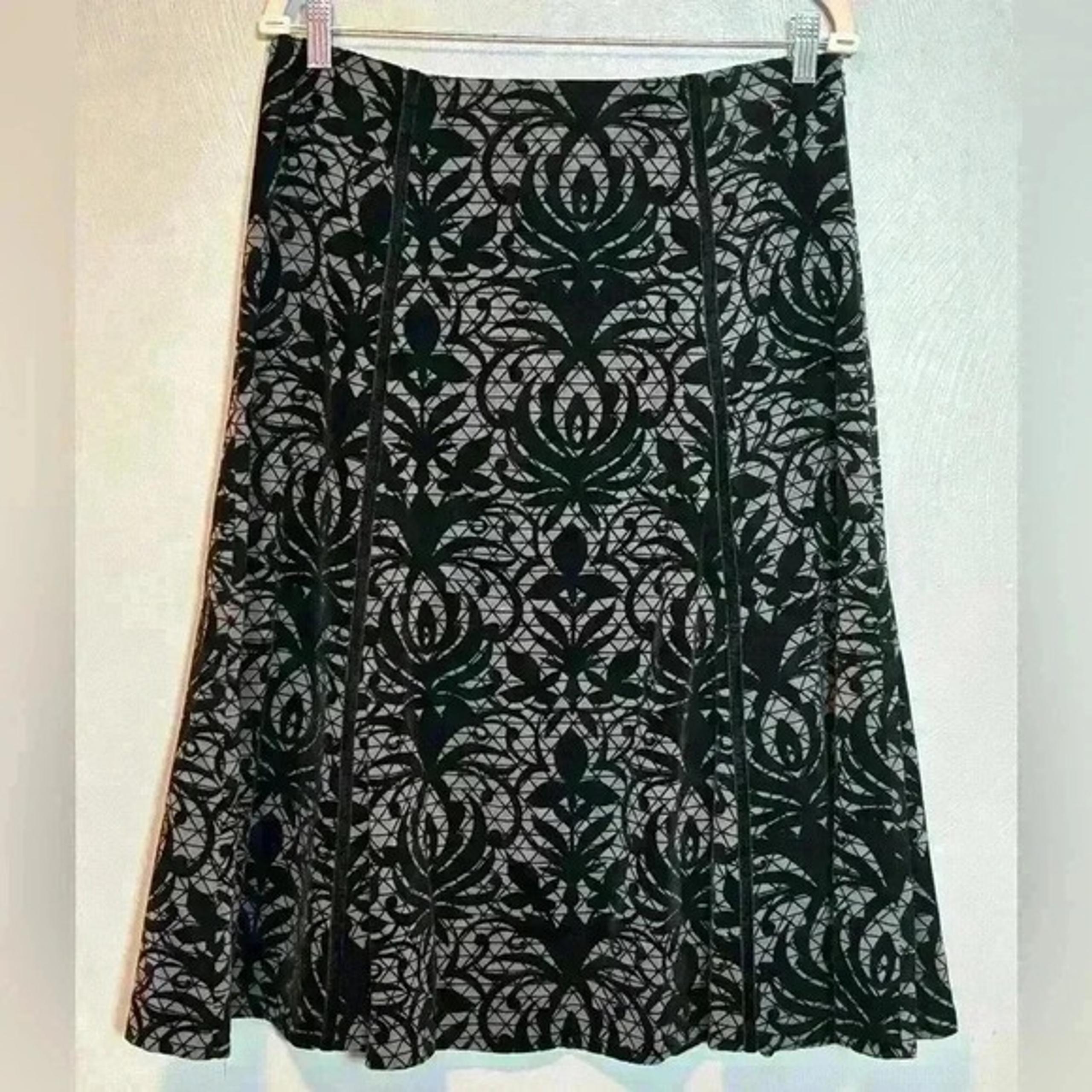 East 5th Women's Velvet Like Black A Line Skirt Floral Pattern Size 12
