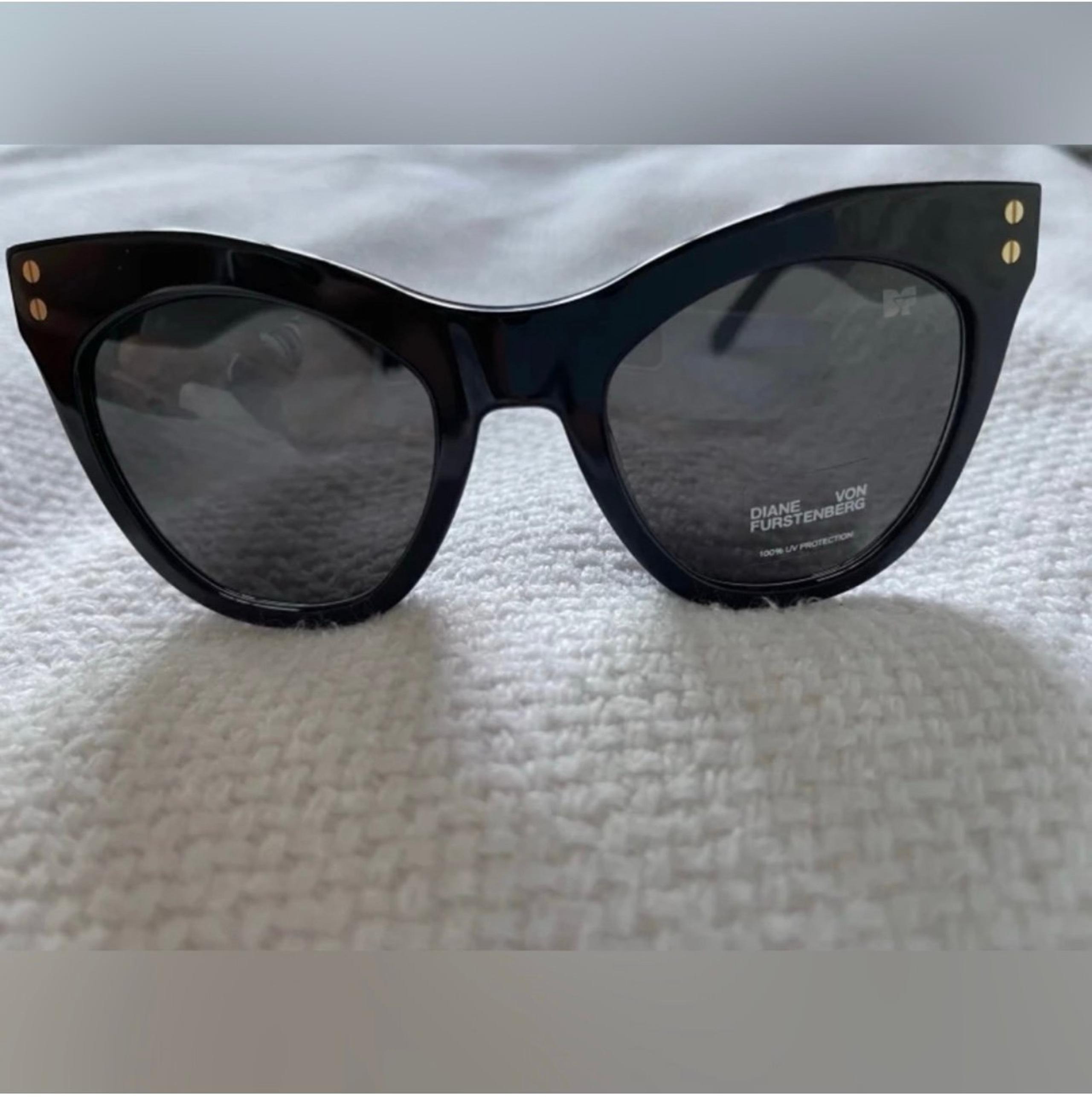 Diane von Furstenberg Sunglasses  DVF 674S MADILYN